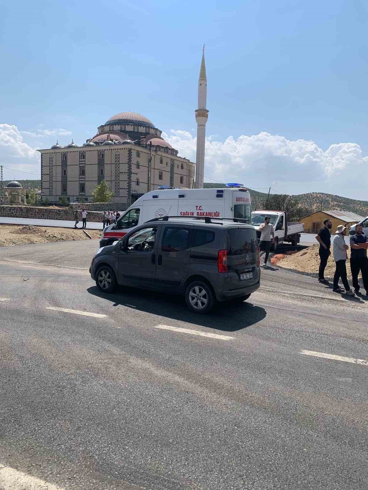 Bingöl iki araç çarpıştı: 2 yaralı