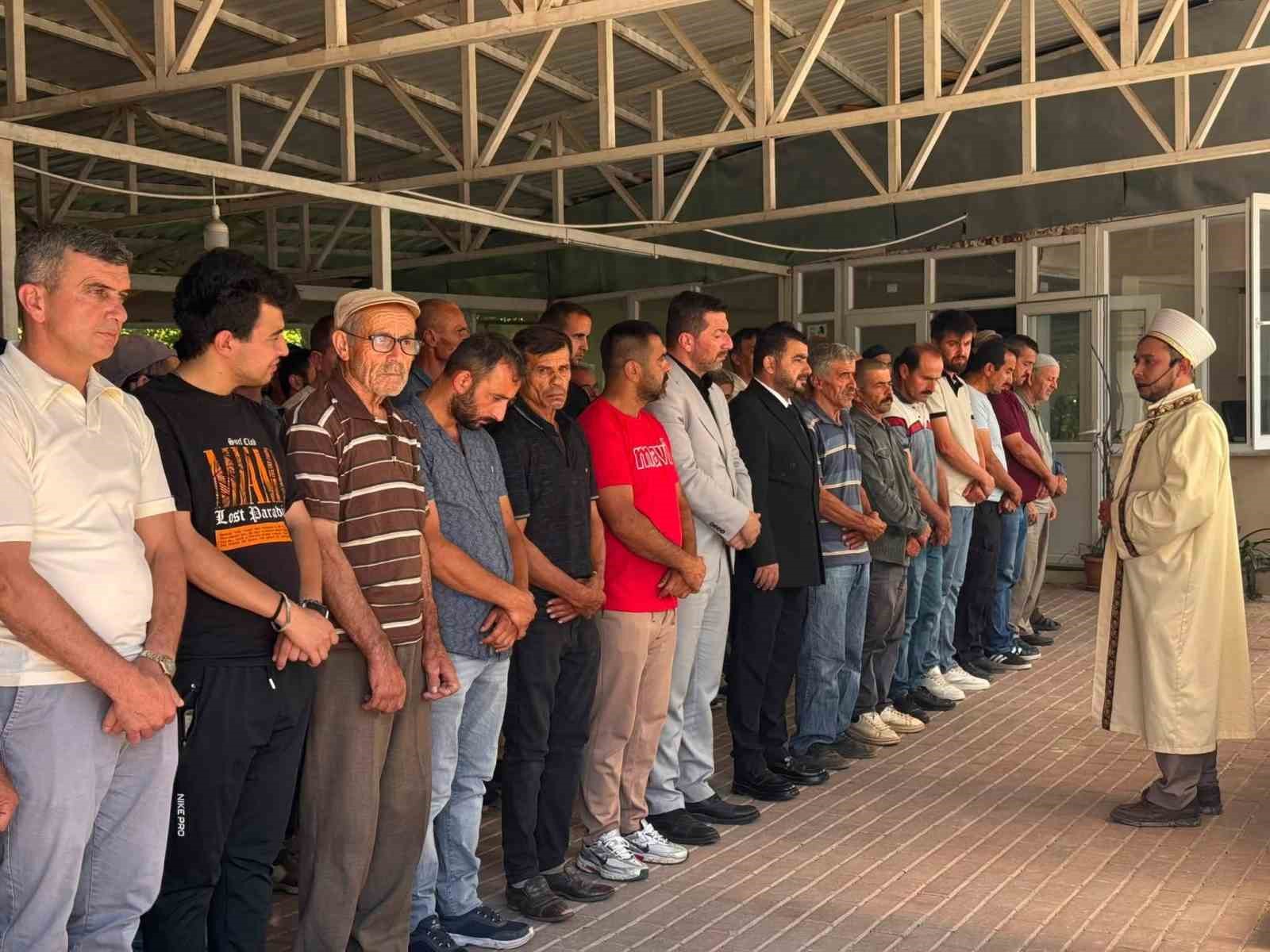 Yangında hayatını kaybeden 2 yaşındaki çocuk toprağa verildi