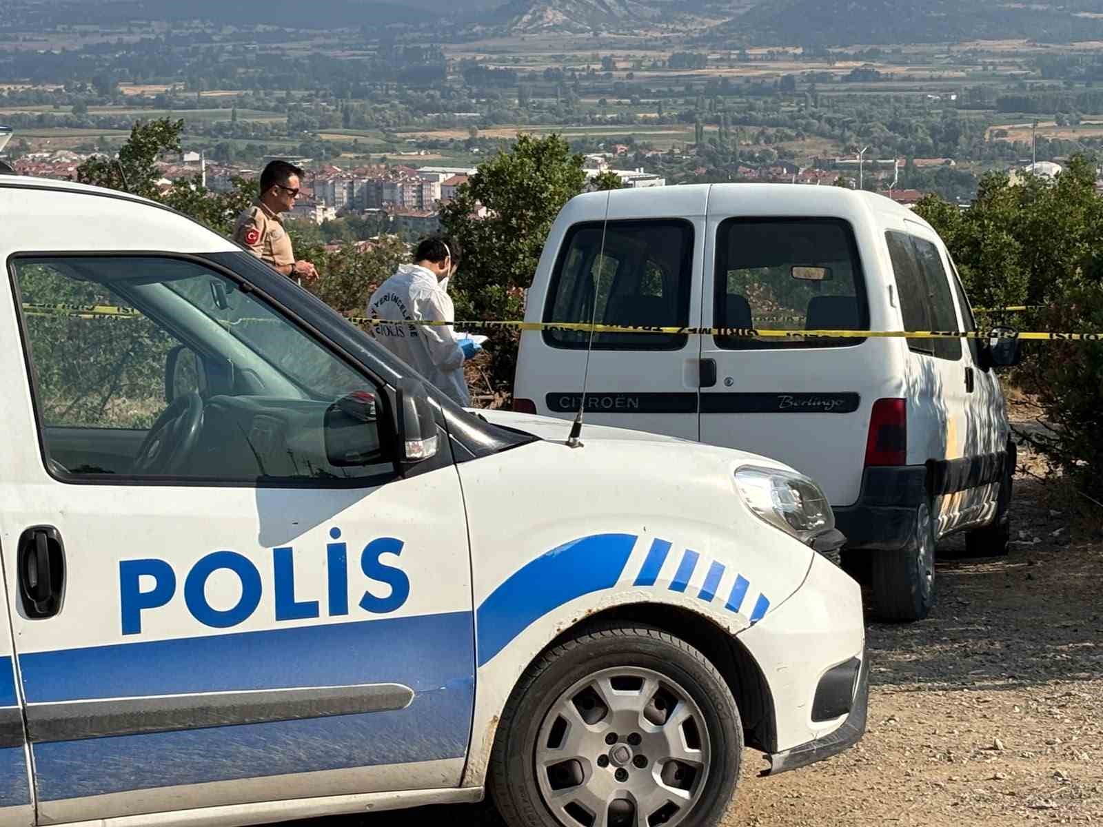Kütahya’da boş arazide bir kişi ölü bulundu