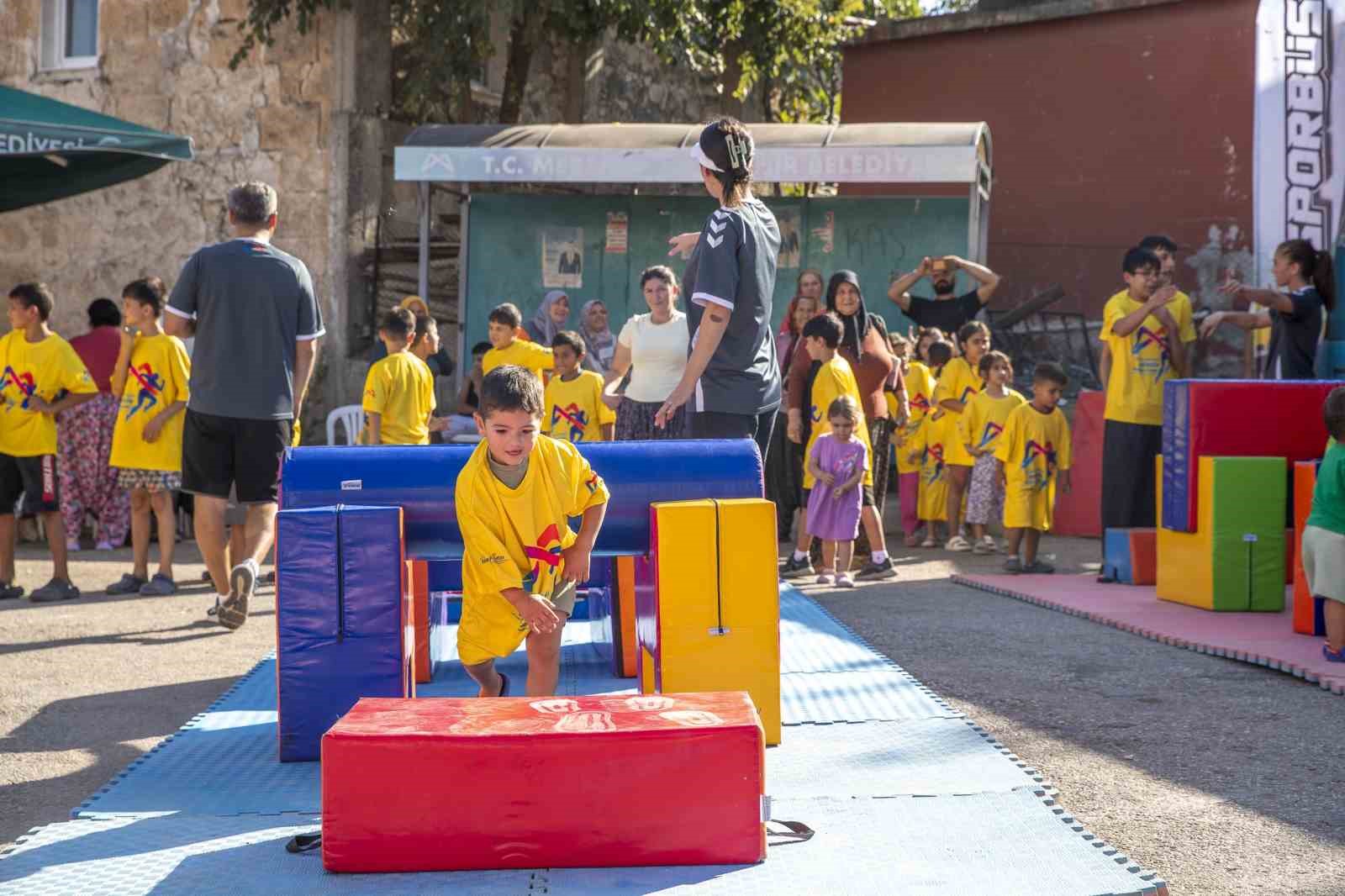 Mersin’de Sporbüs ile 26 bin çocuk sporla buluştu