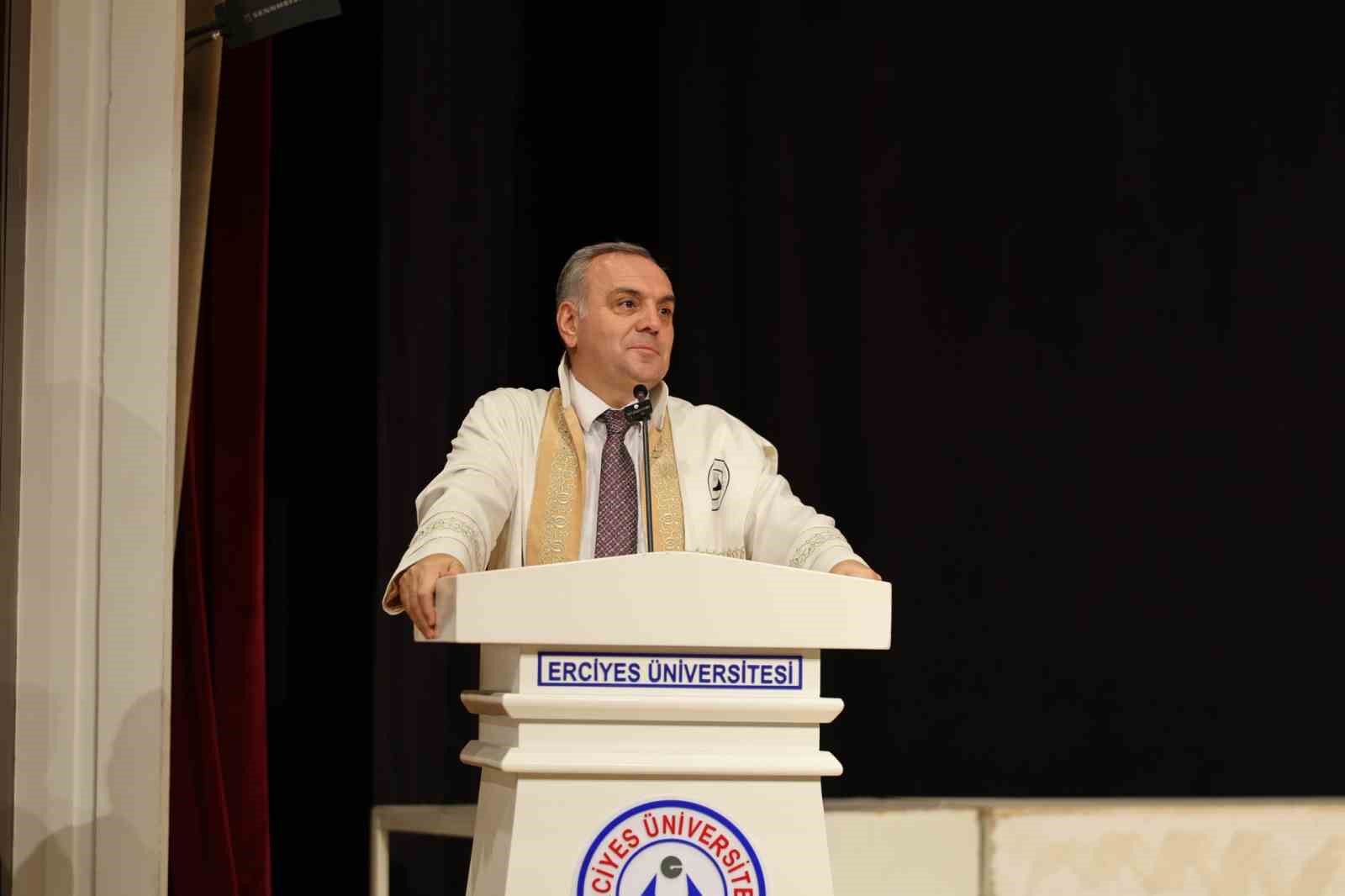 ER&Uuml; Ziraat Fak&uuml;ltesi&rsquo;nde 15. d&ouml;nem mezuniyet sevinci