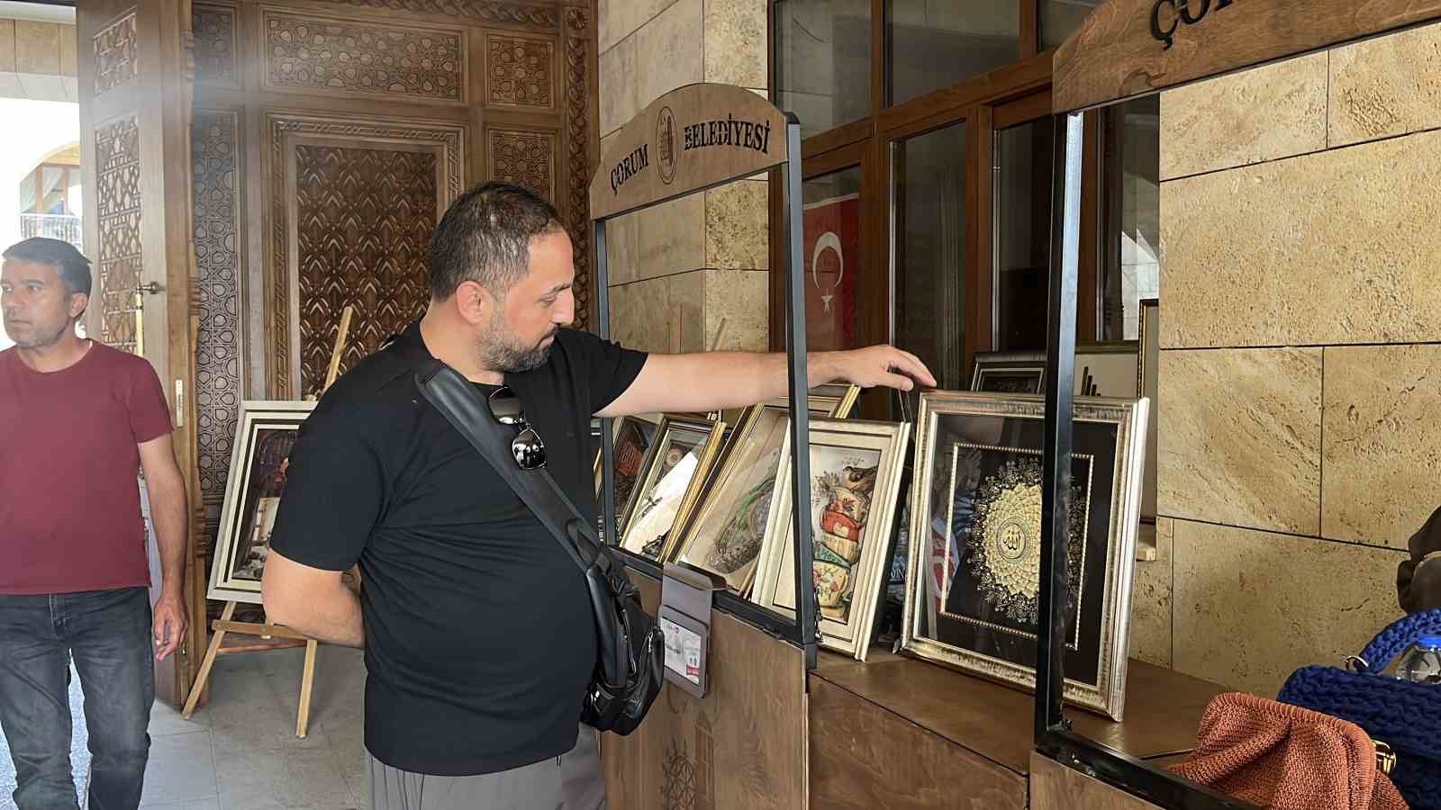 &Ccedil;orum&rsquo;da kadın girişimcilerin el emeği g&ouml;z nuru &uuml;r&uuml;nleri g&ouml;r&uuml;c&uuml;ye &ccedil;ıktı