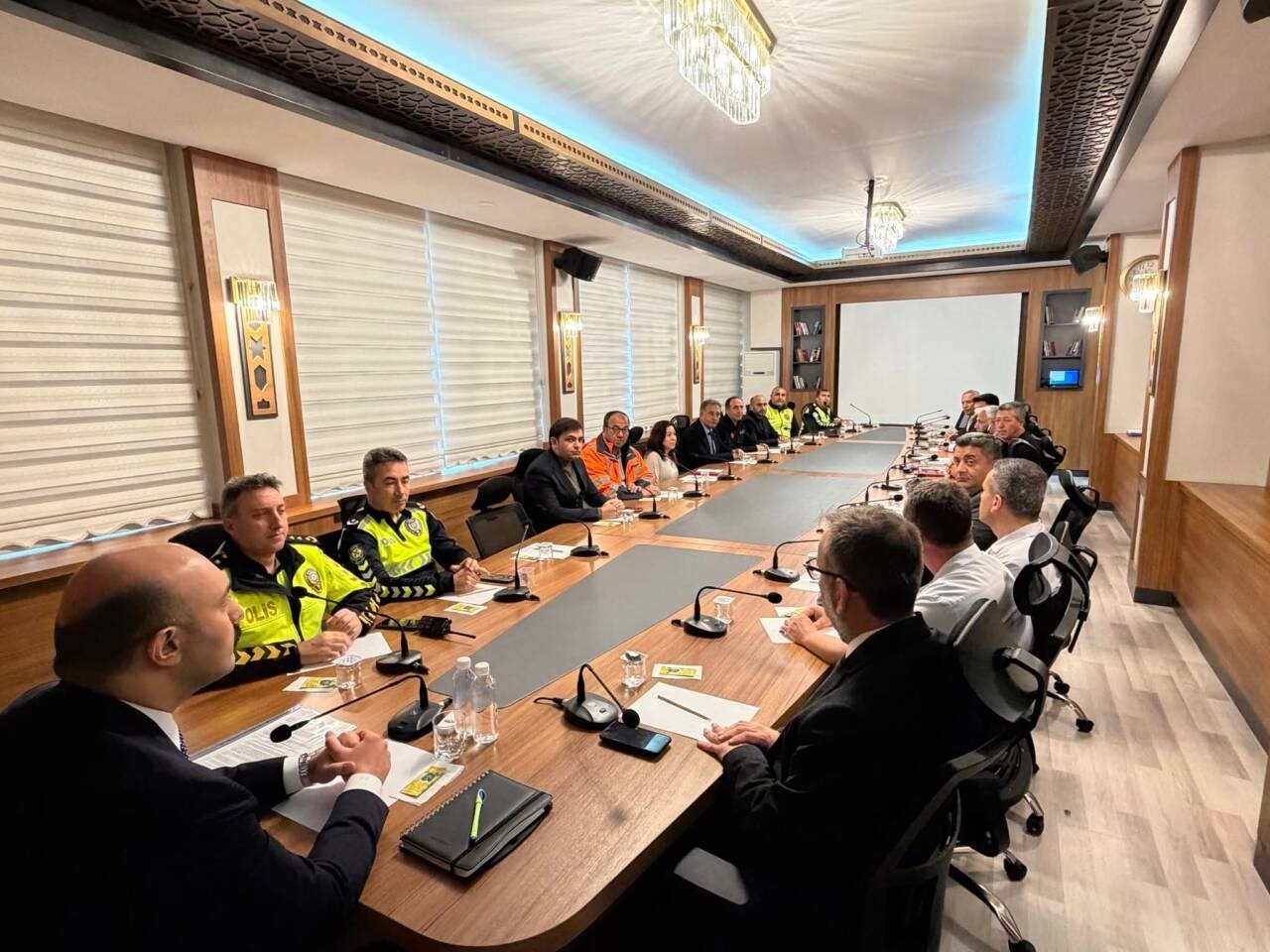 Aksaray&rsquo;da trafik g&uuml;venliği toplantısı yapıldı