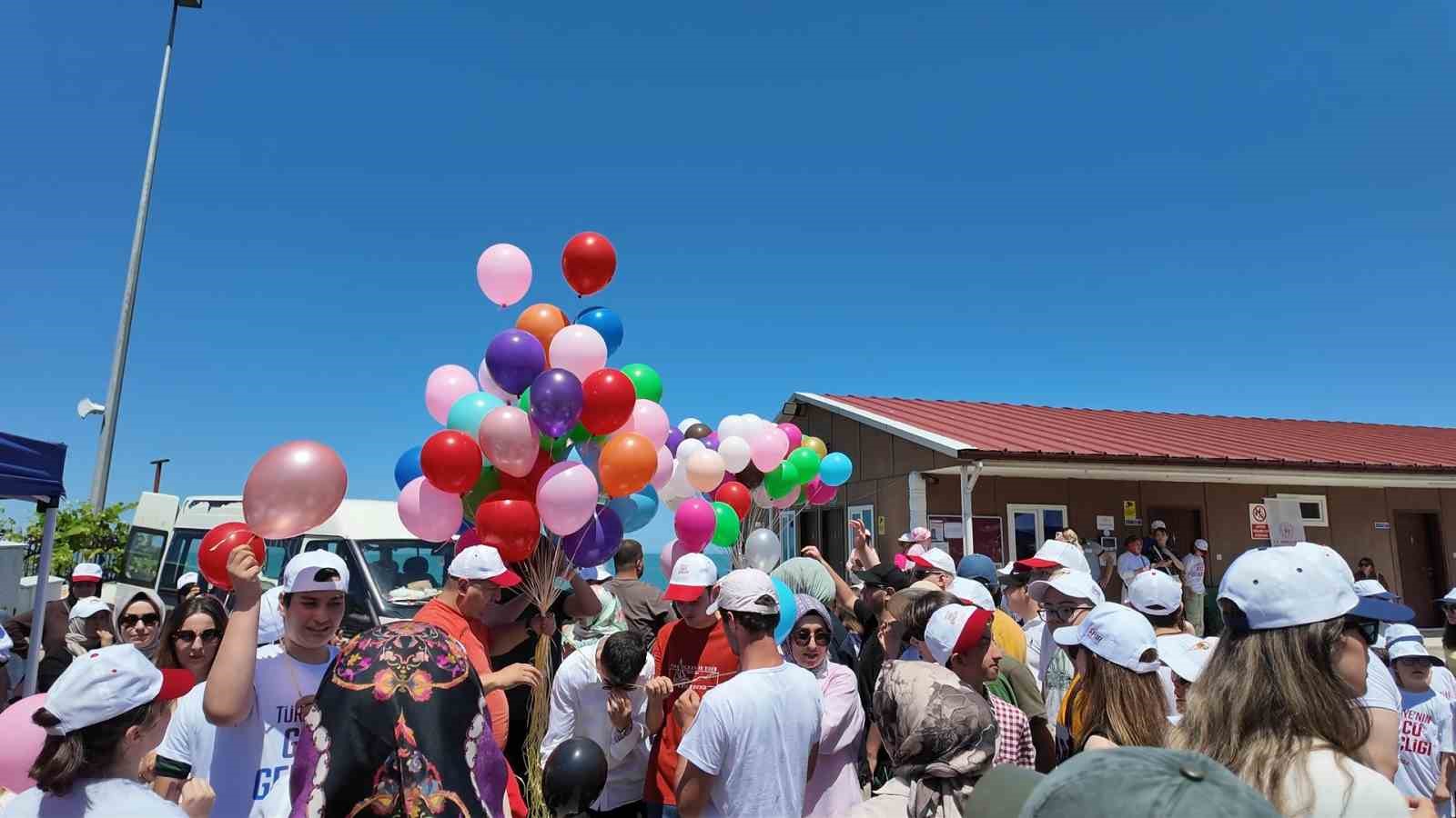 Rize&rsquo;de balonlar 9 yaşında l&ouml;semiden kurtulan Egemen i&ccedil;in u&ccedil;tu