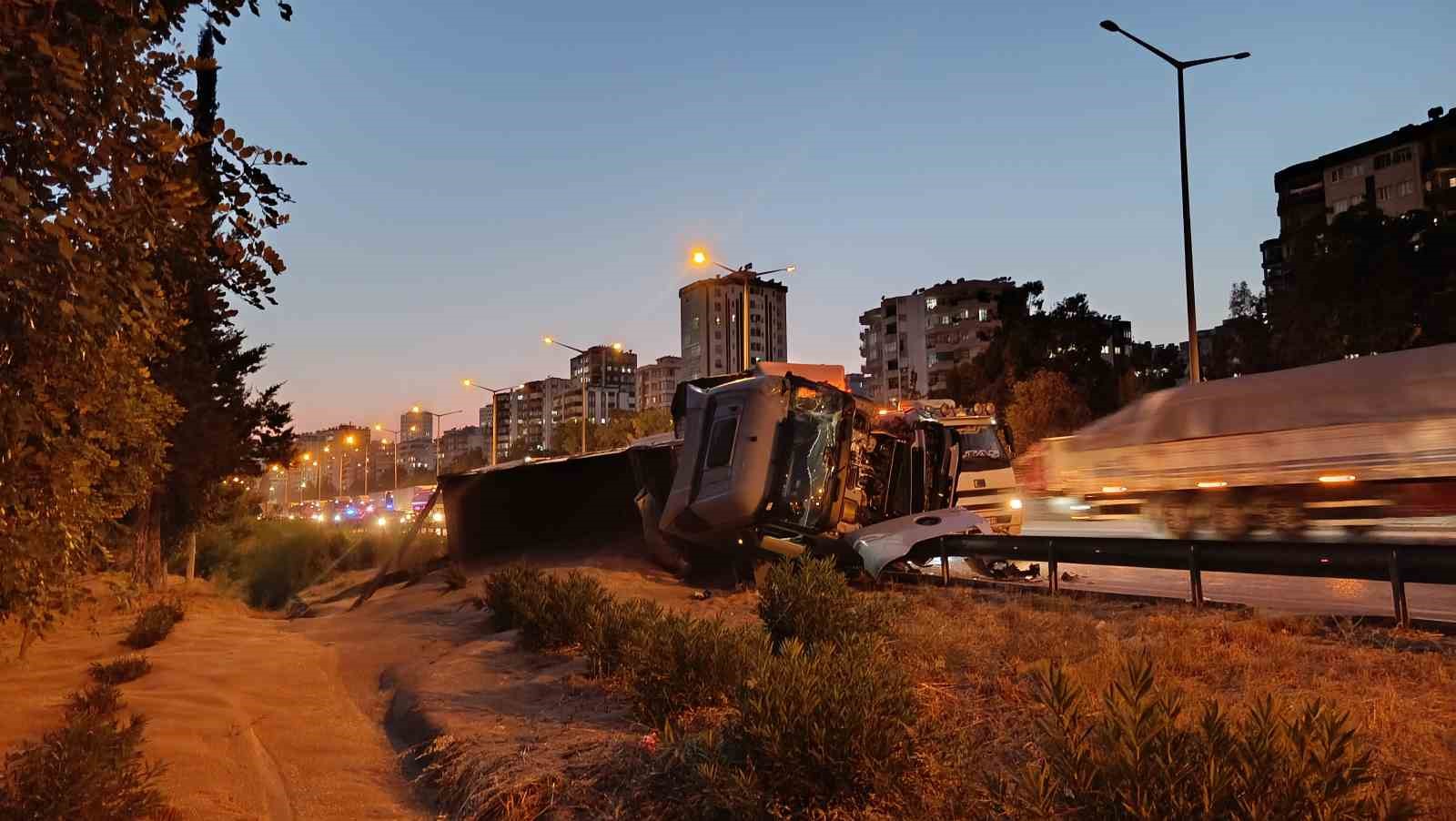 Adana’da zincirleme trafik kazası: 3 yaralı