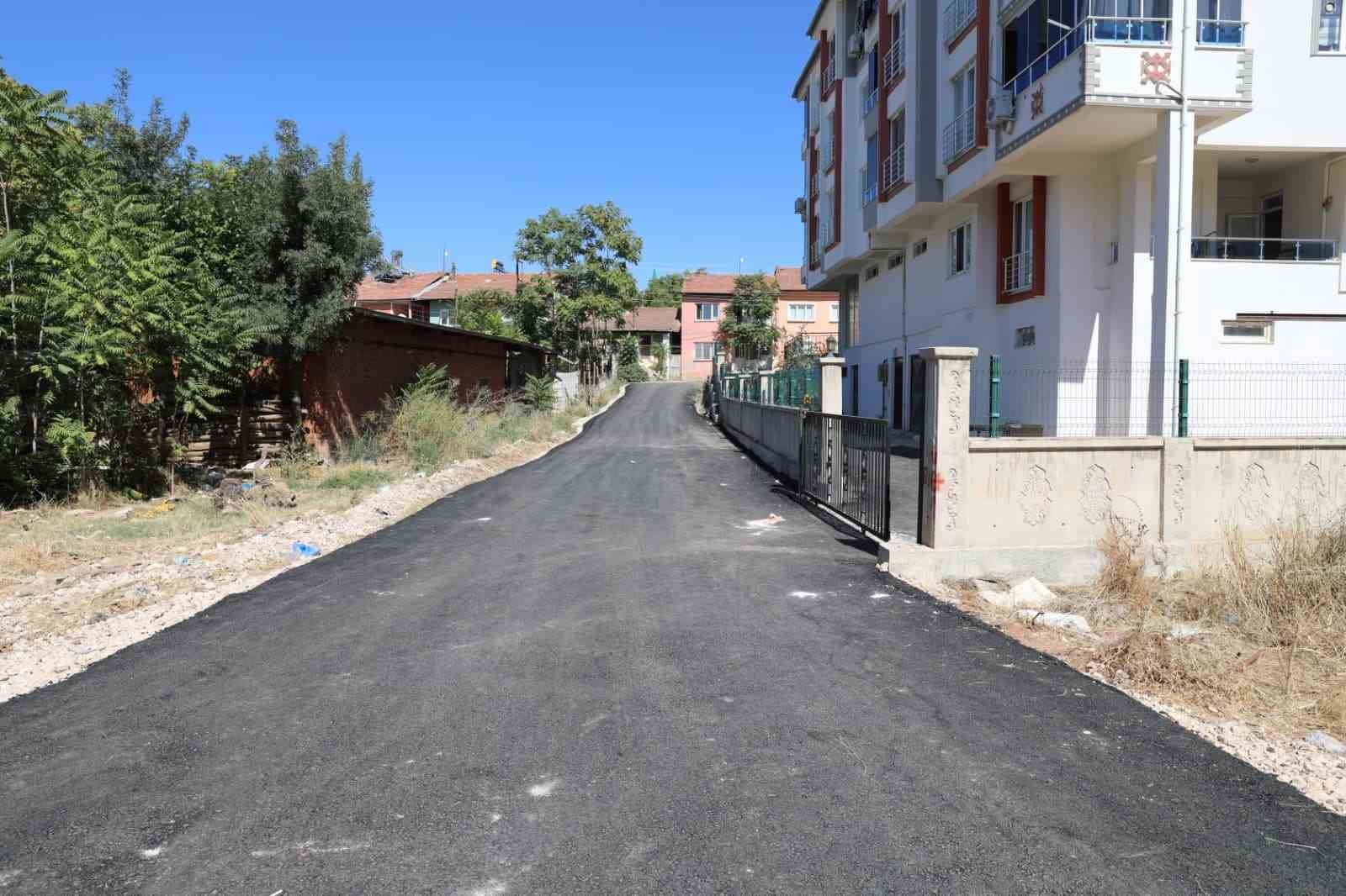 Battalgazi’de kırsal ve merkez mahallelerde asfalt çalışmaları sürüyor
