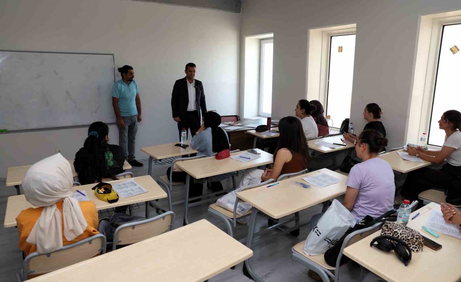 Akdeniz&rsquo;de gen&ccedil;lere &uuml;cretsiz eğitim ve kaynak desteği