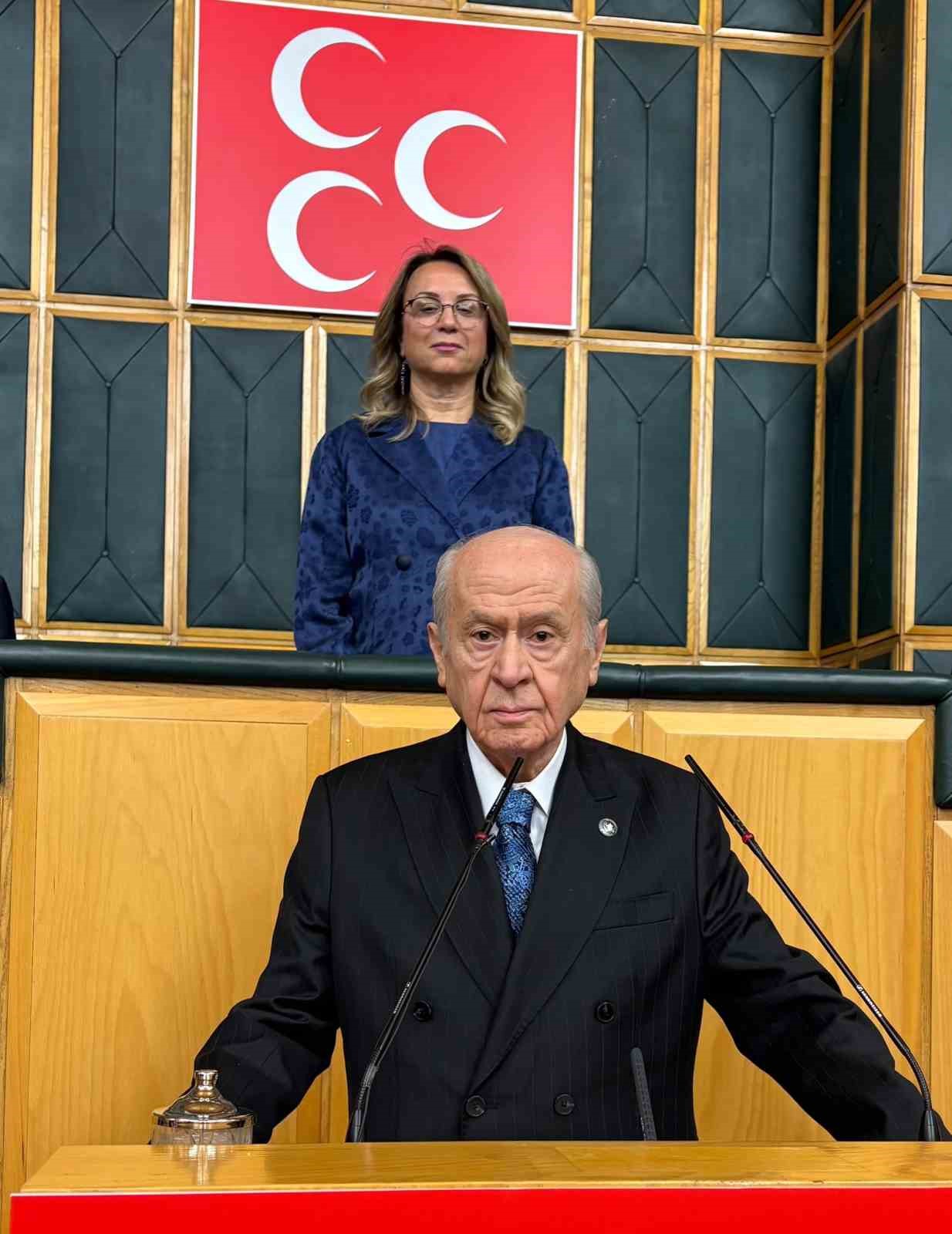 MHP lideri Bah&ccedil;eli&rsquo;den &Ouml;zel&rsquo;e: "CHP b&uuml;nyesindeki &ccedil;atlağı memleket sathına yaymaktan vazge&ccedil;ilmelidir"
