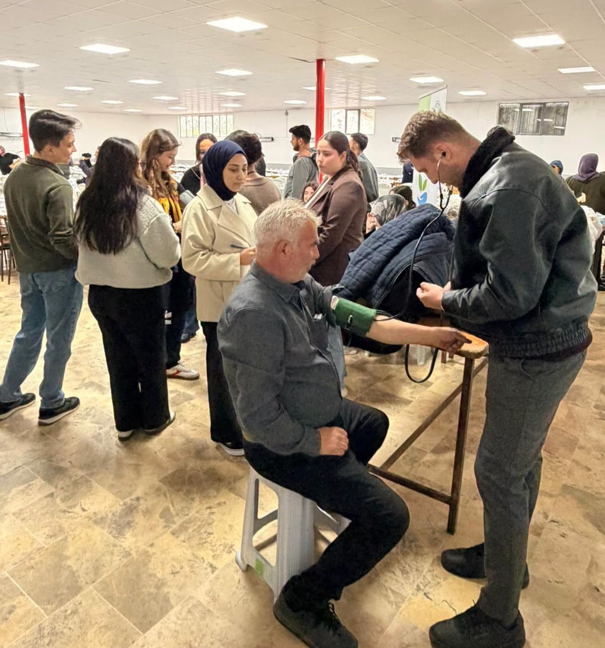 Sağlık öğrencilerden kırsalda vatandaşlara ilk yardım etkinliği