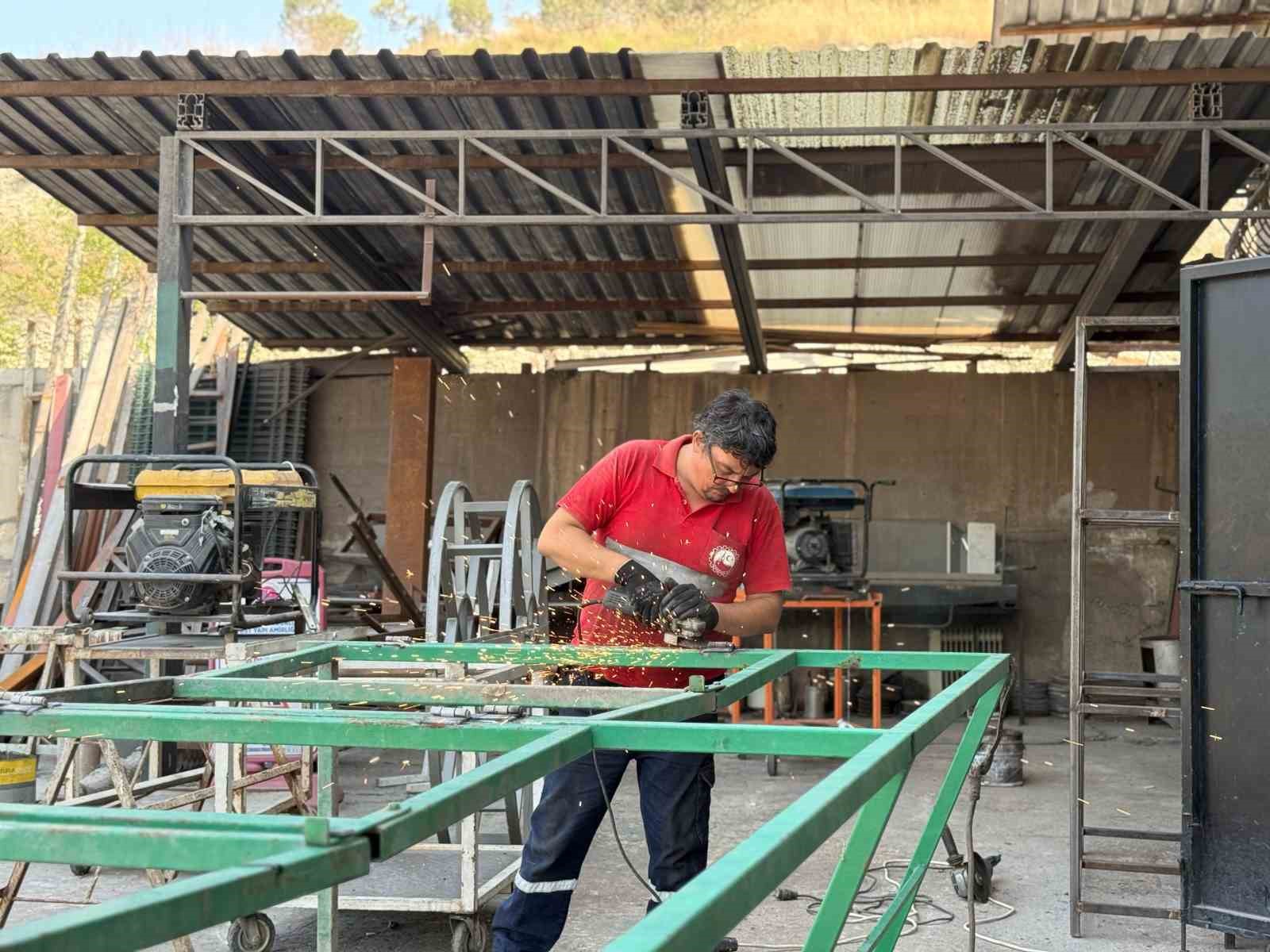 Karabük Belediyesi kendi tesislerinde üreterek hizmet ağını güçlendiriyor