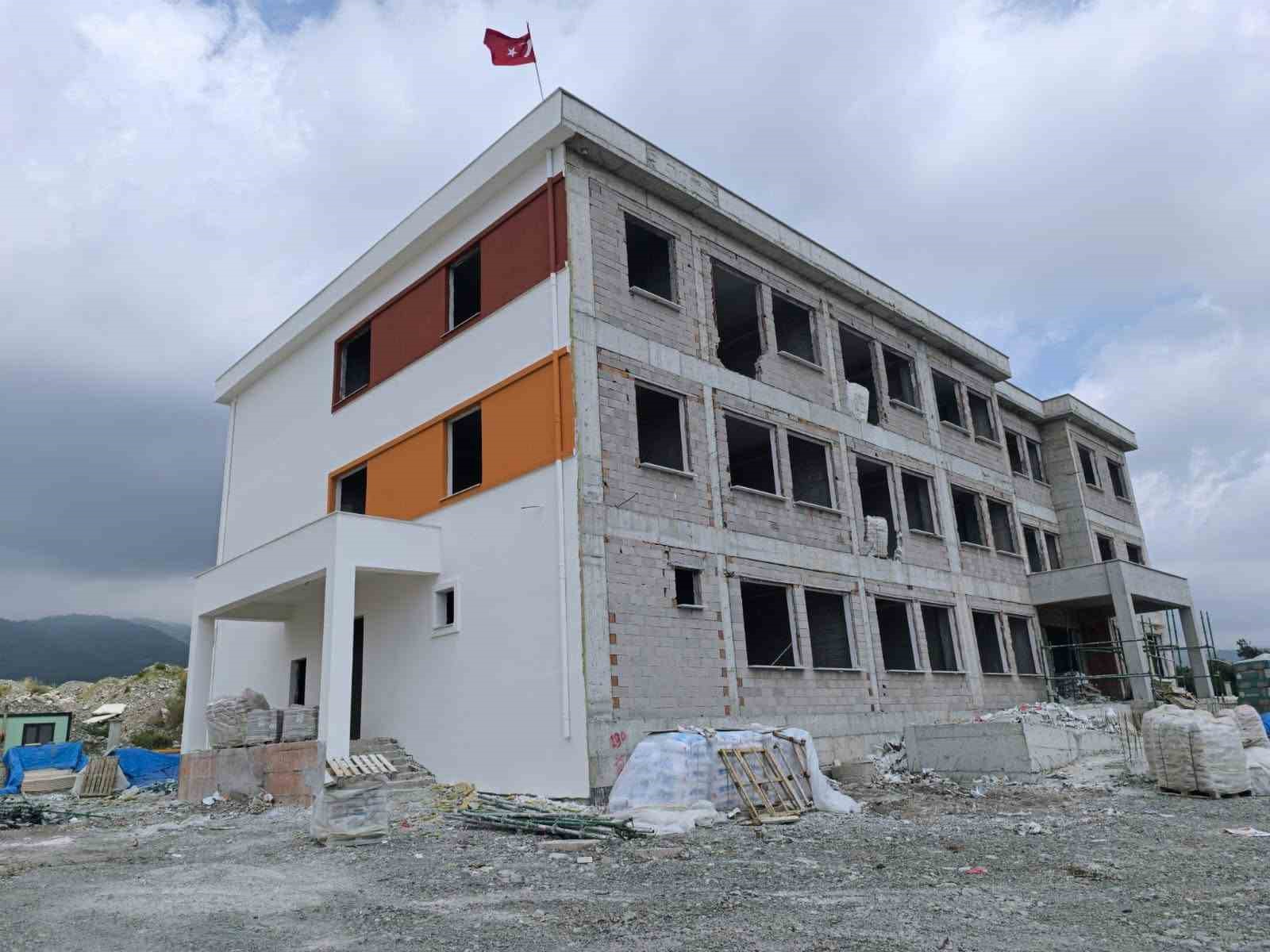 Erzin’de okul inşaatlarında çalışmalar sürüyor