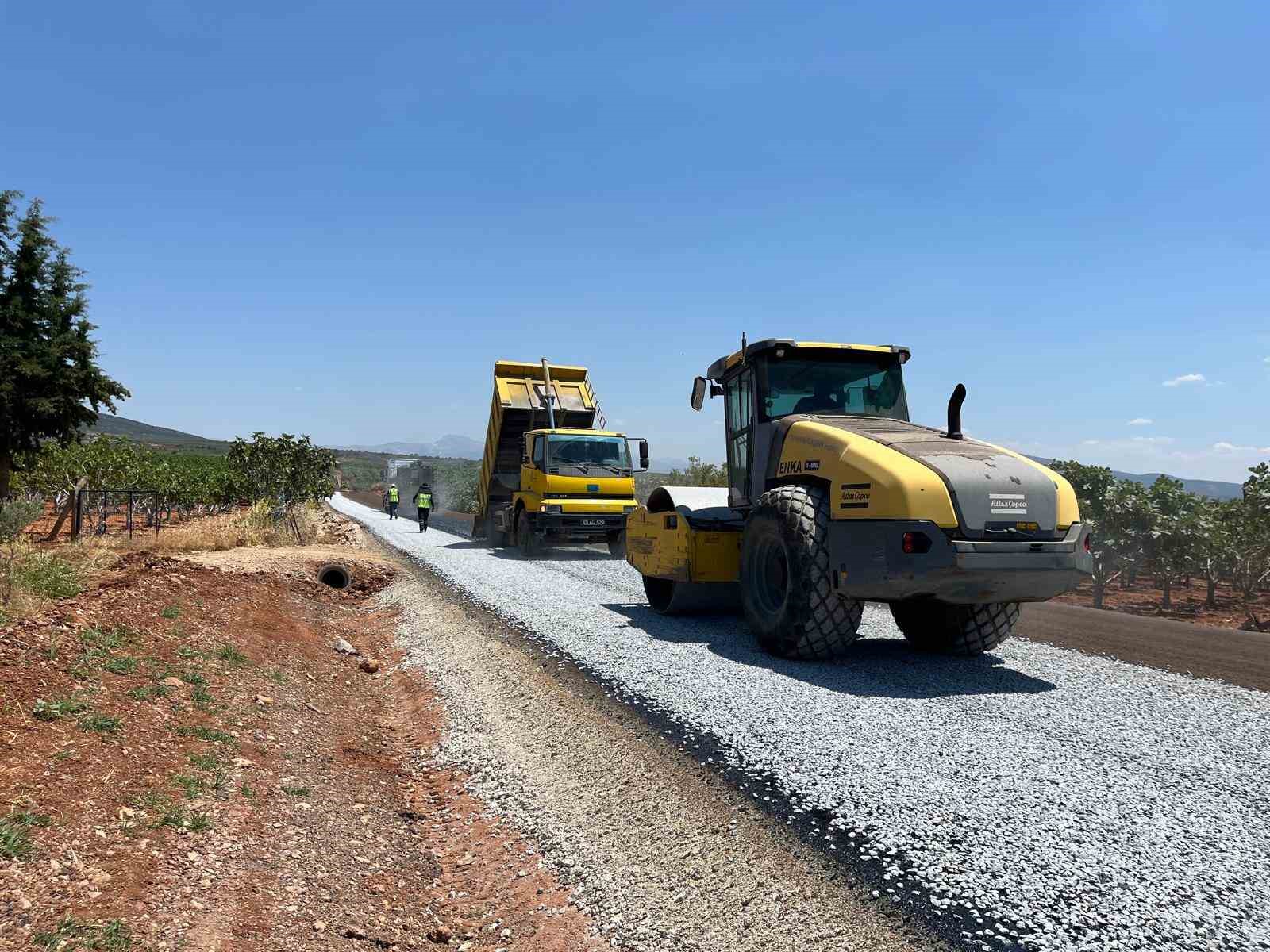 Aydın’ın dört bir yanında yol seferberliği sürüyor