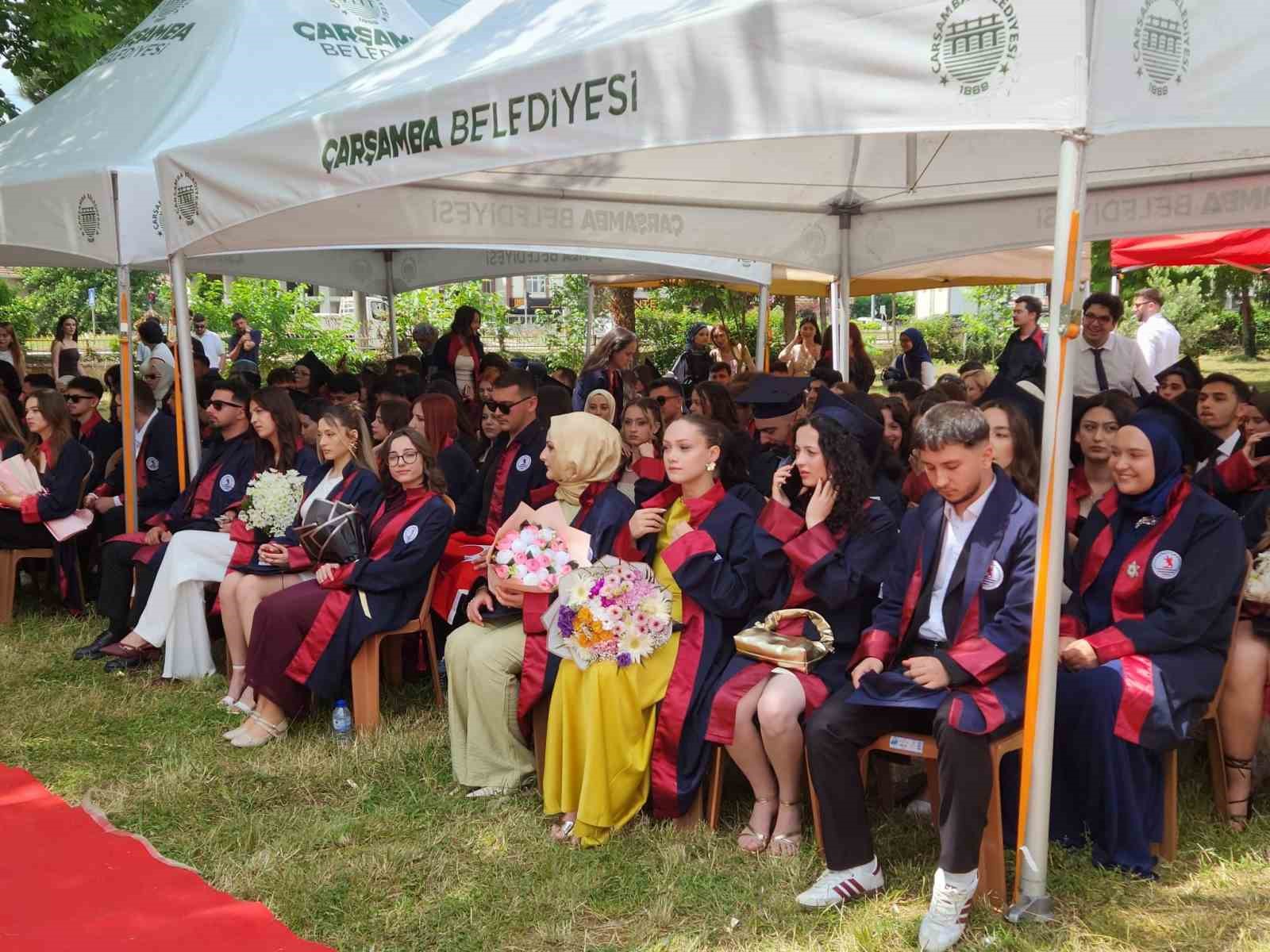 OMÜ’de mezuniyet sevinci