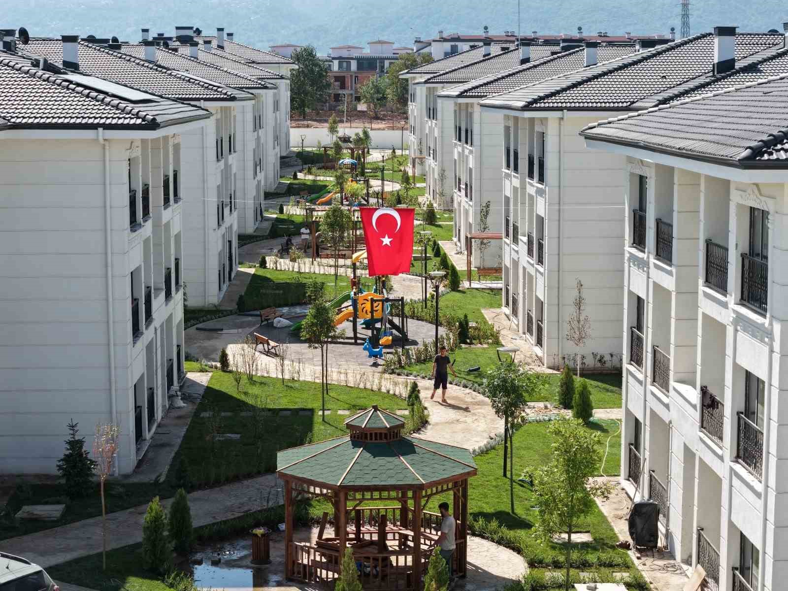 Kartepe Kent Konutları’nda 144 aile yarın evlerine kavuşacak