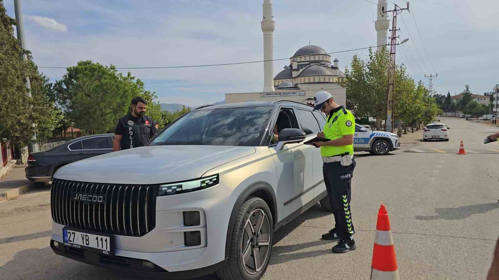 Gaziantep&rsquo;te okul &ccedil;evrelerinde asayiş uygulaması yapıldı