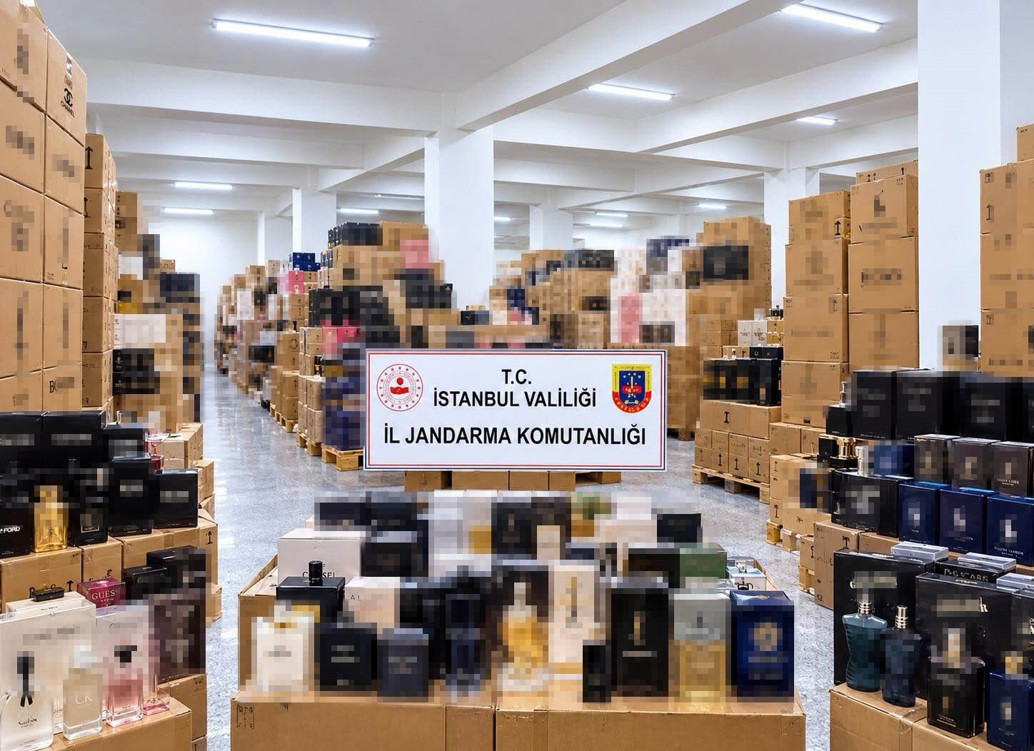 Bağcılar&rsquo;da 200 milyon liralık sahte parf&uuml;m operasyonu