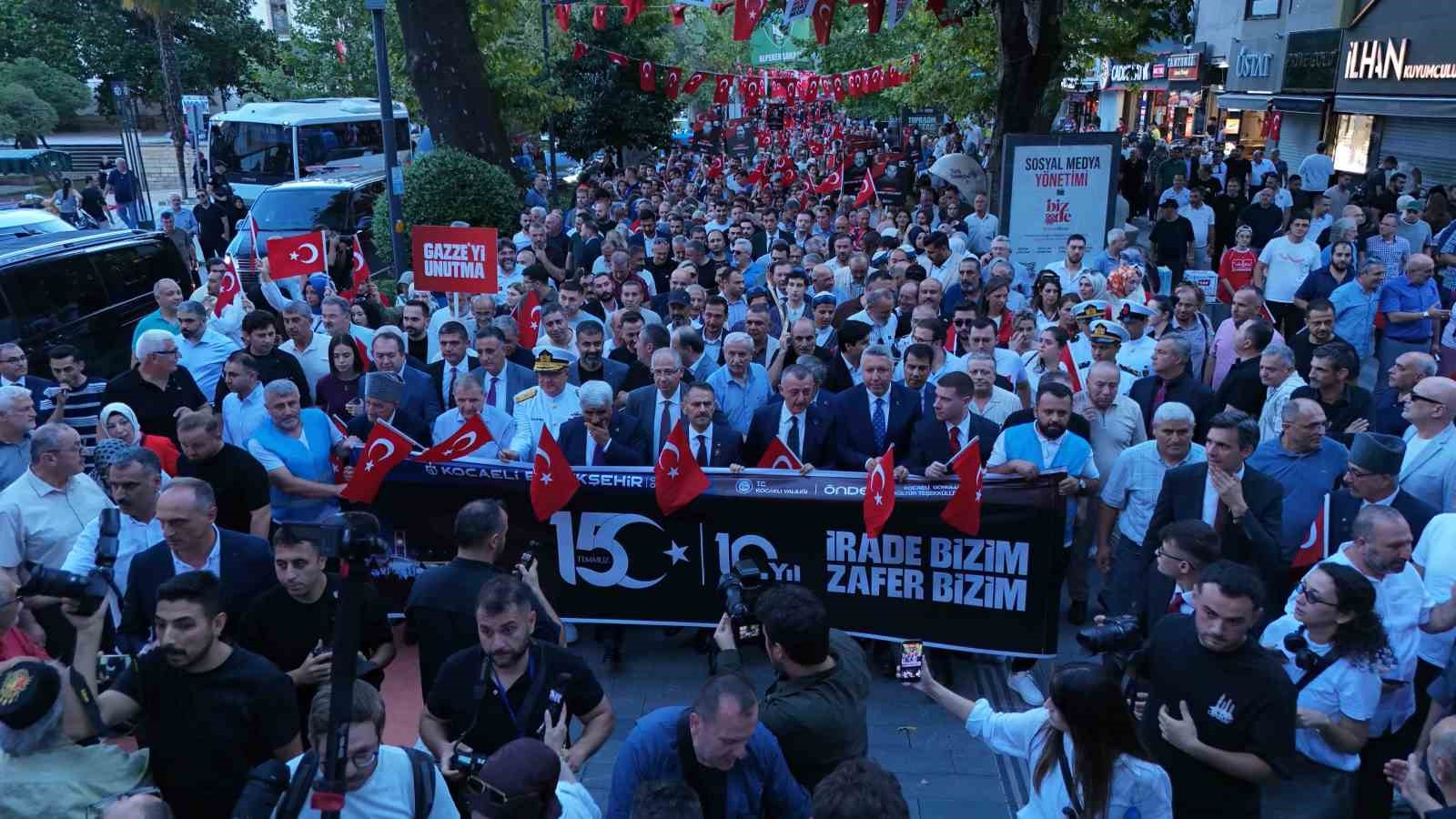Kocaeli&rsquo;de on binler Milli İrade Meydanı&rsquo;nı doldudu
