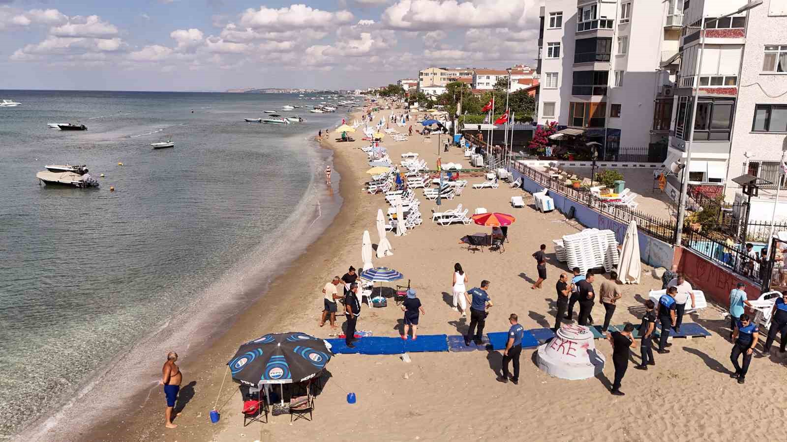 B&uuml;y&uuml;k&ccedil;ekmece&rsquo;de kumsalları işgal edenlere ge&ccedil;it verilmiyor