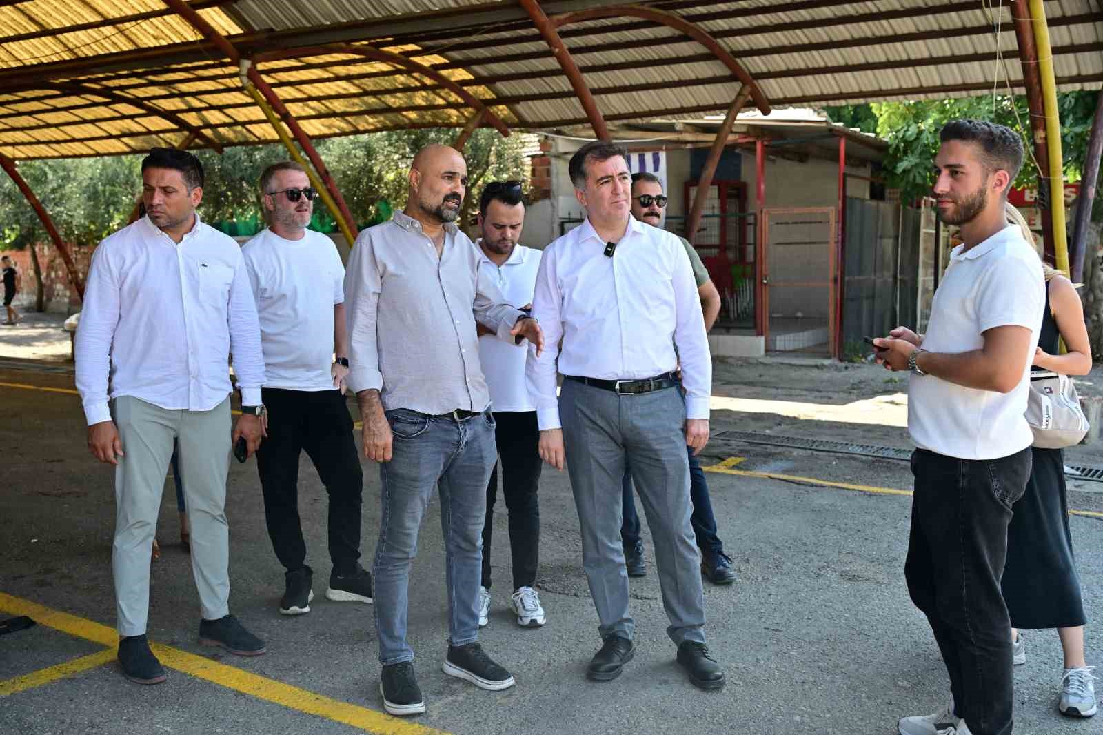 Manisa Büyükşehir Belediyesi mahallelilerin sorunlarını dinliyor