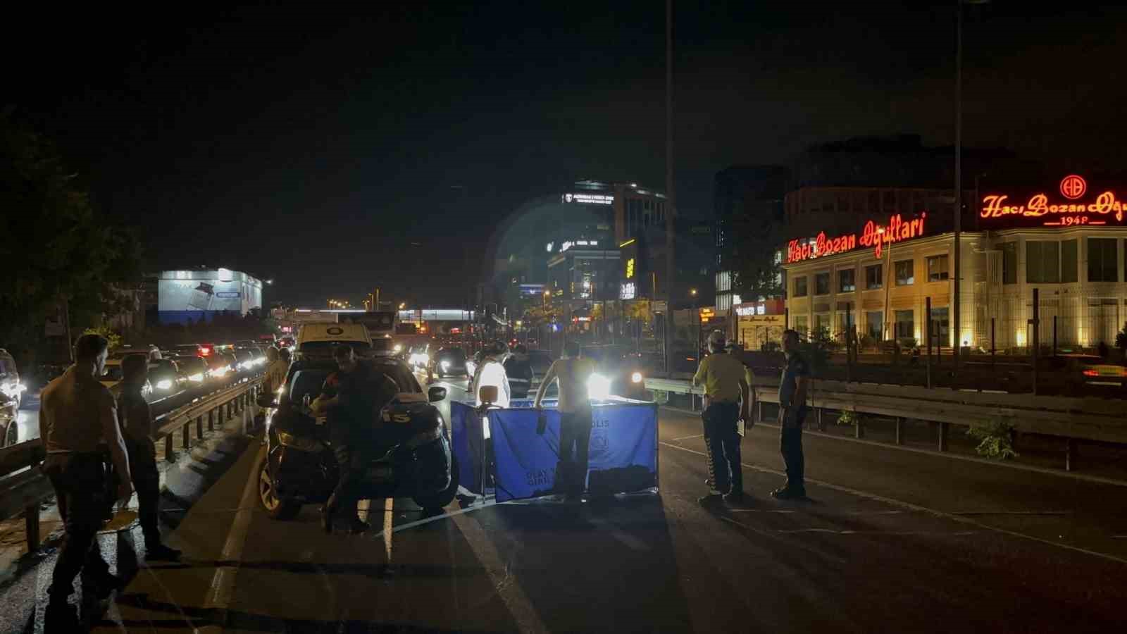 Bakırk&ouml;y&rsquo;de otomobilin &ccedil;arptığı adam hayatını kaybetti