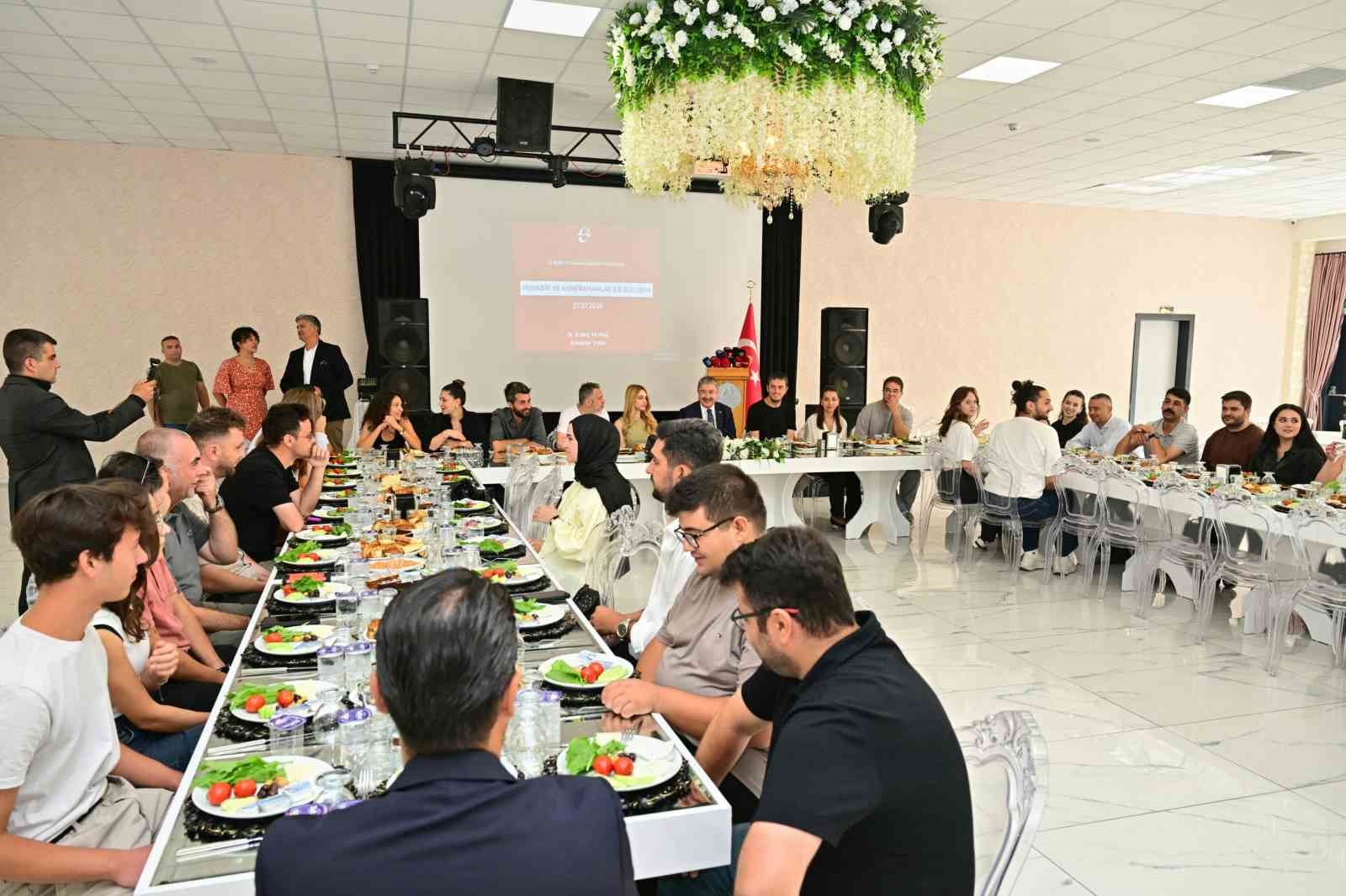 Vali Yılmaz sahadaki basın mensuplarıyla kahvaltıda bir araya geldi