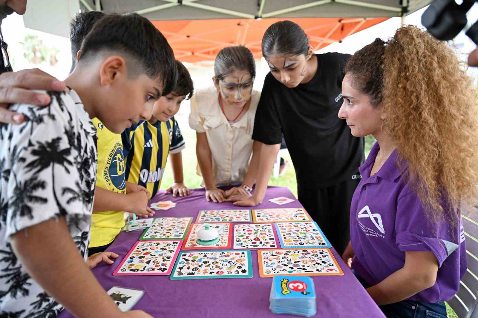 Mersin&rsquo;de &ccedil;ocuklar şenlikte doyasıya eğlendi