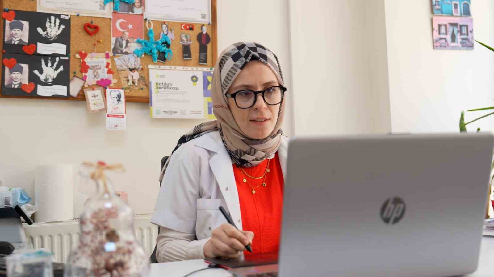 Manisa Büyükşehir Belediyesi online eğitim ile öğrencileri geleceğe hazırlıyor