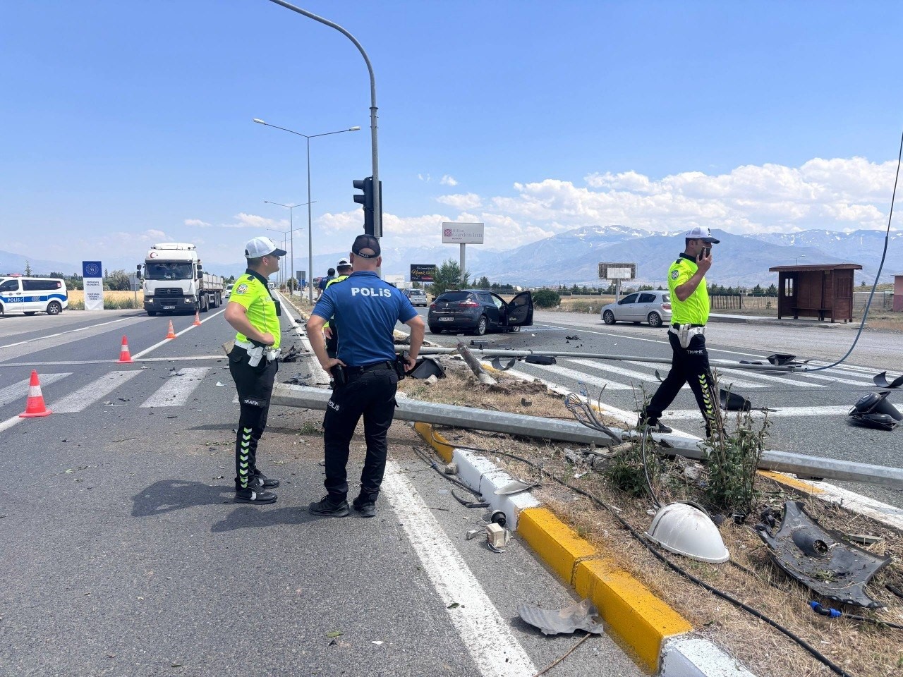 Erzincan’da 5 kişinin yaralandığı trafik kazası kamerada