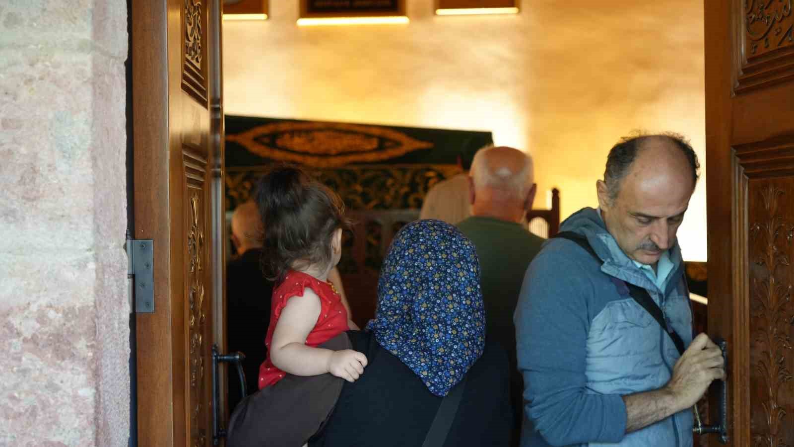 Manevi huzura erişmek isteyenler Şeyh Ali Semerkandi Türbesi’ne akın ediyor