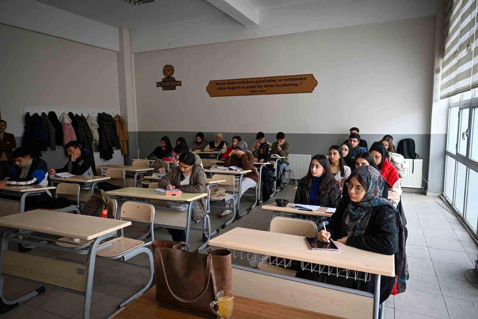 Büyükşehir Belediyesi 507 YKS öğrencisini sınava hazırladı