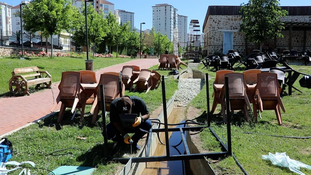 Elazığ&rsquo;da yeşil alanlarda d&uuml;zenleme &ccedil;alışmaları s&uuml;r&uuml;yor