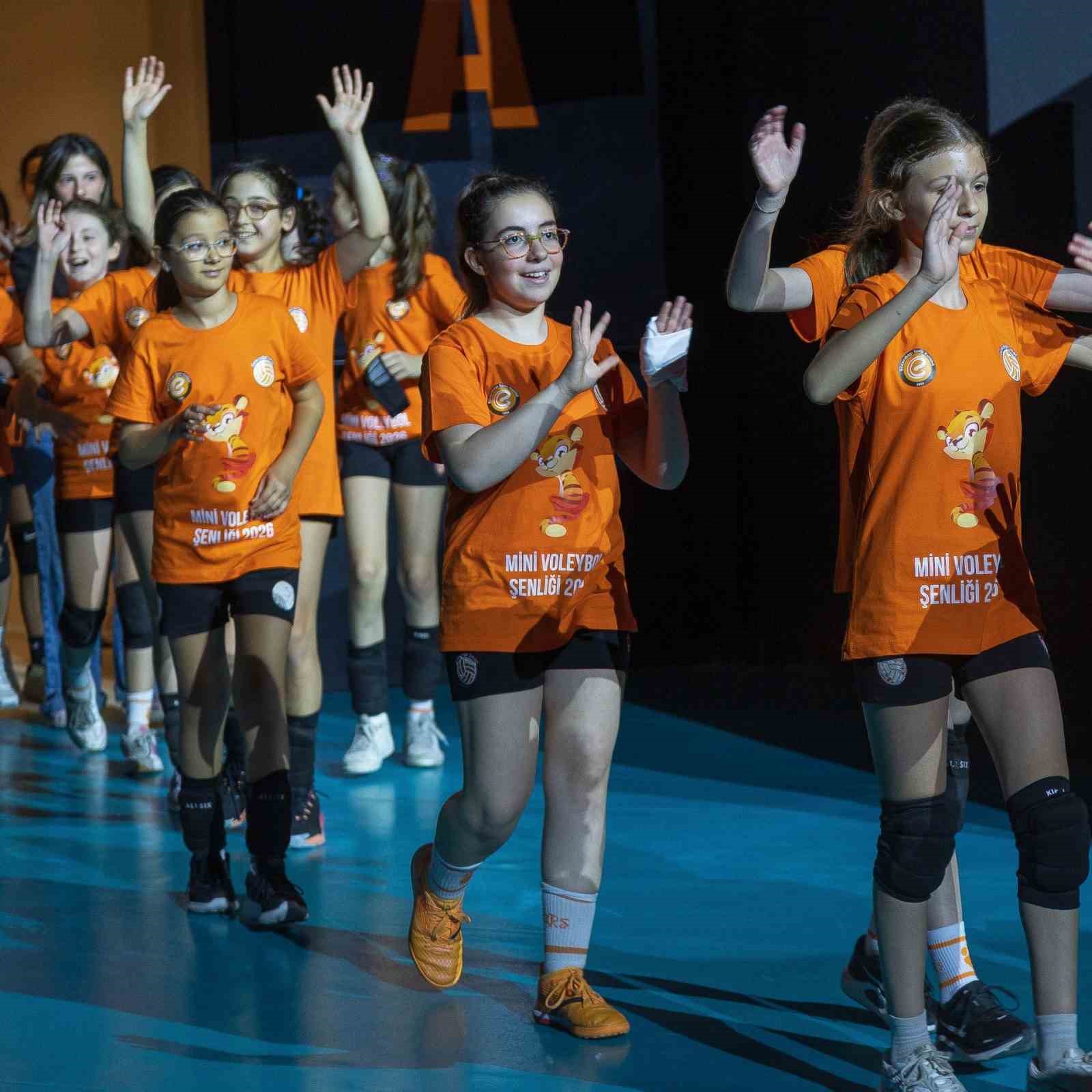 Eczacıbaşı Spor Kulübü Mini Voleybol Şenliği gerçekleşti