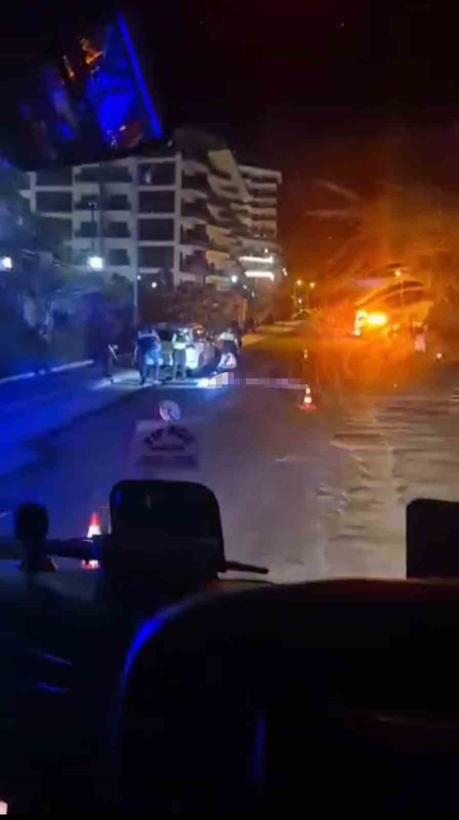 Alanya’da park halindeki otomobile çarpan genç motosikletli hayatını kaybetti