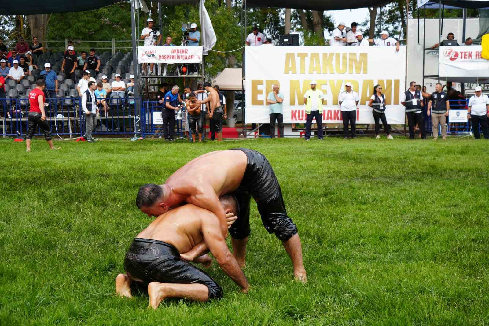 Yağlı güreşin kalbi Atakum’da attı