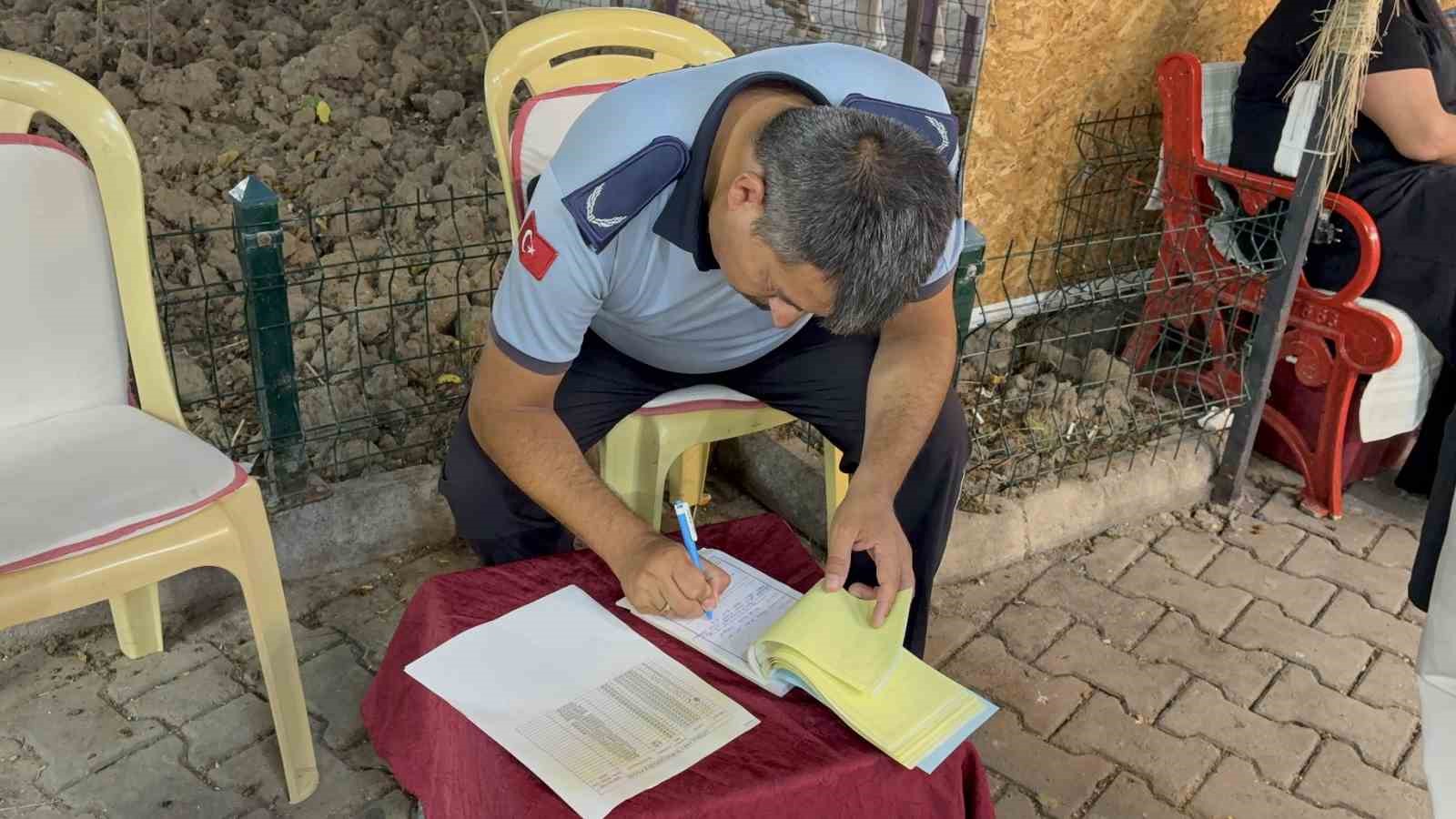 Kuşadası Belediyesi’nden Güzelçamlı Sahil Pazarı’nda denetim ve yer tahsis çalışması