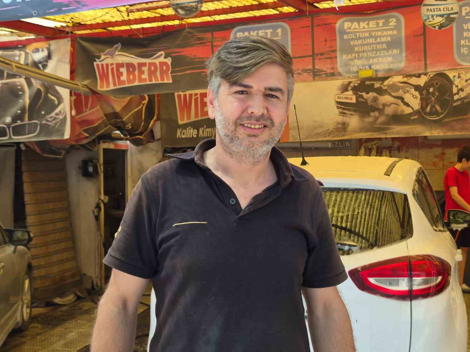 Oto yıkamacılar işlerinin daha da açılması için gurbetçileri bekliyor