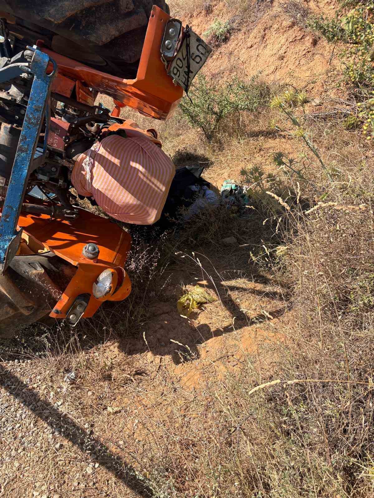 Karacasu’da traktör devrildi: 1 ölü
