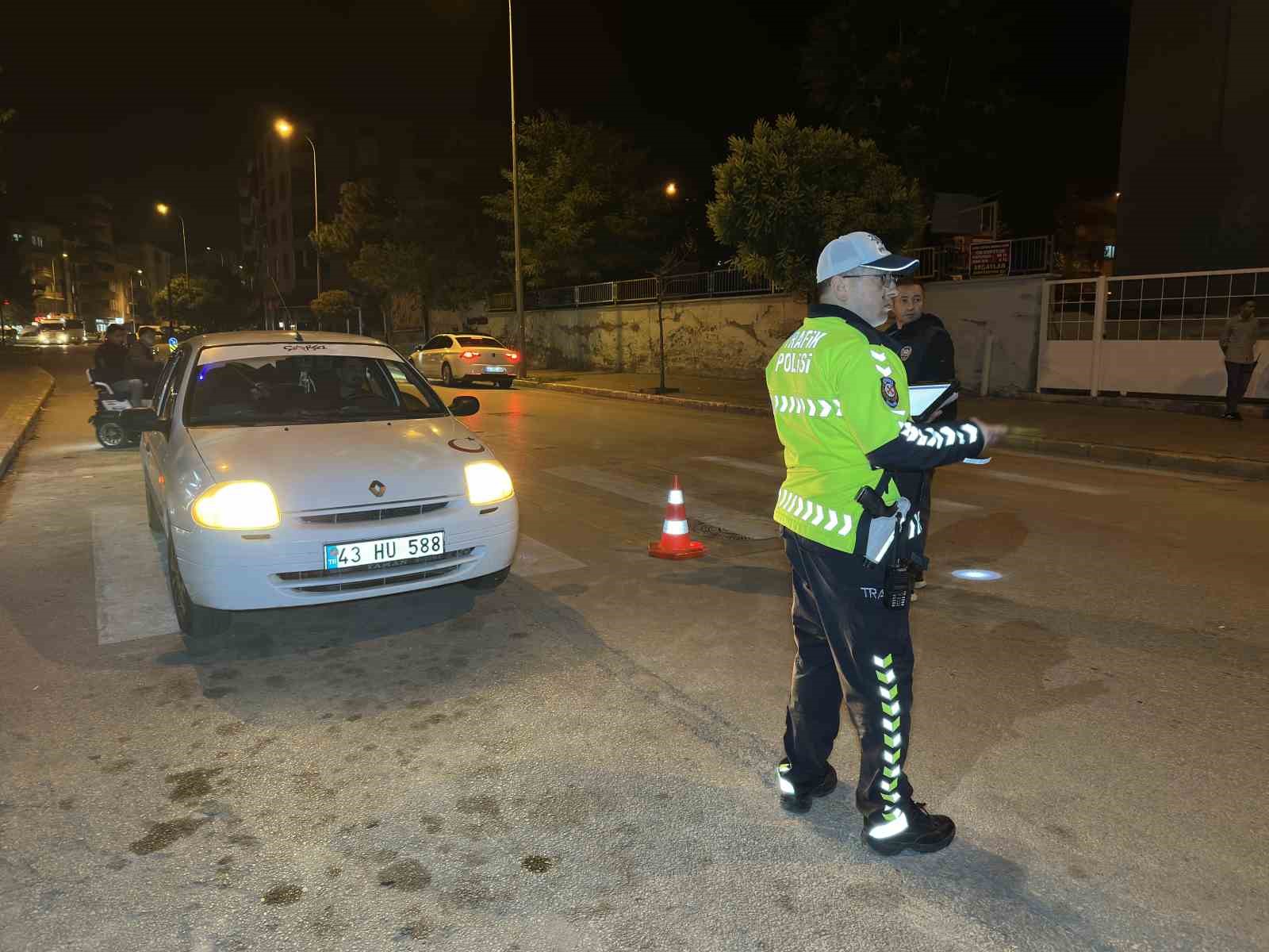 Uşak&rsquo;ta emniyet ve jandarmadan &lsquo;Huzur ve G&uuml;ven&rsquo; uygulaması