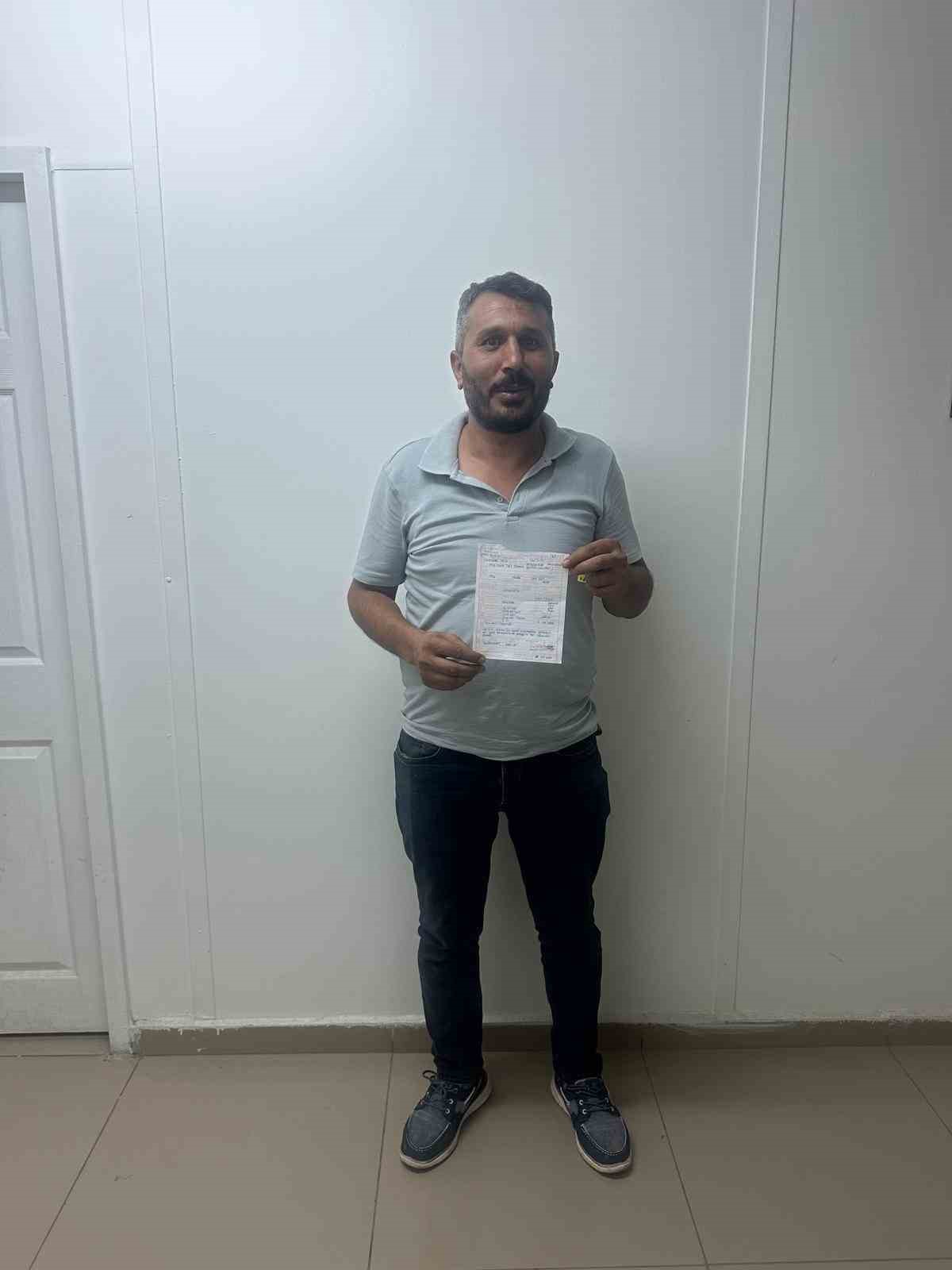 Muş’ta ters yönde ilerlerken ambulansın kamerasına takılan sürücüye ceza