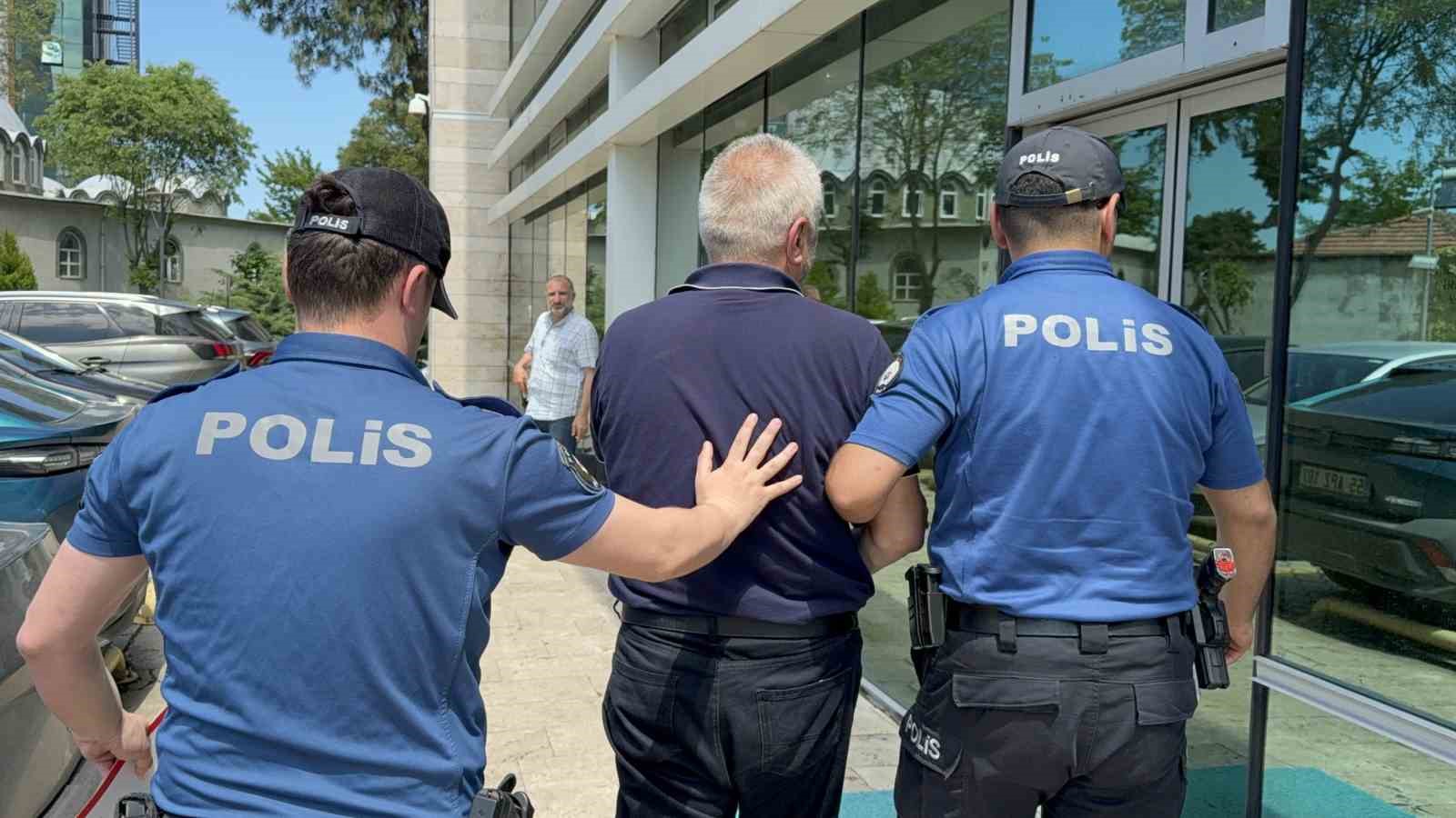 Fabrikayı kurşunladı, sızan kimyasal maddeden polisler hastanelik oldu