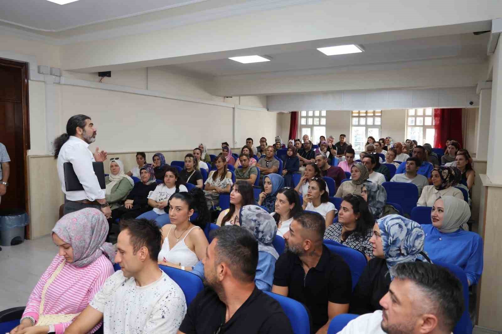 Bilecik’te Velilere Türkiye Yüzyılı Maarif Modeli eğitimi verildi
