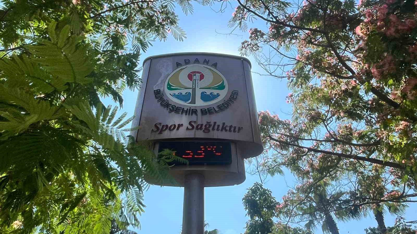 Adana&rsquo;da termometreler 33 dereceyi g&ouml;sterdi