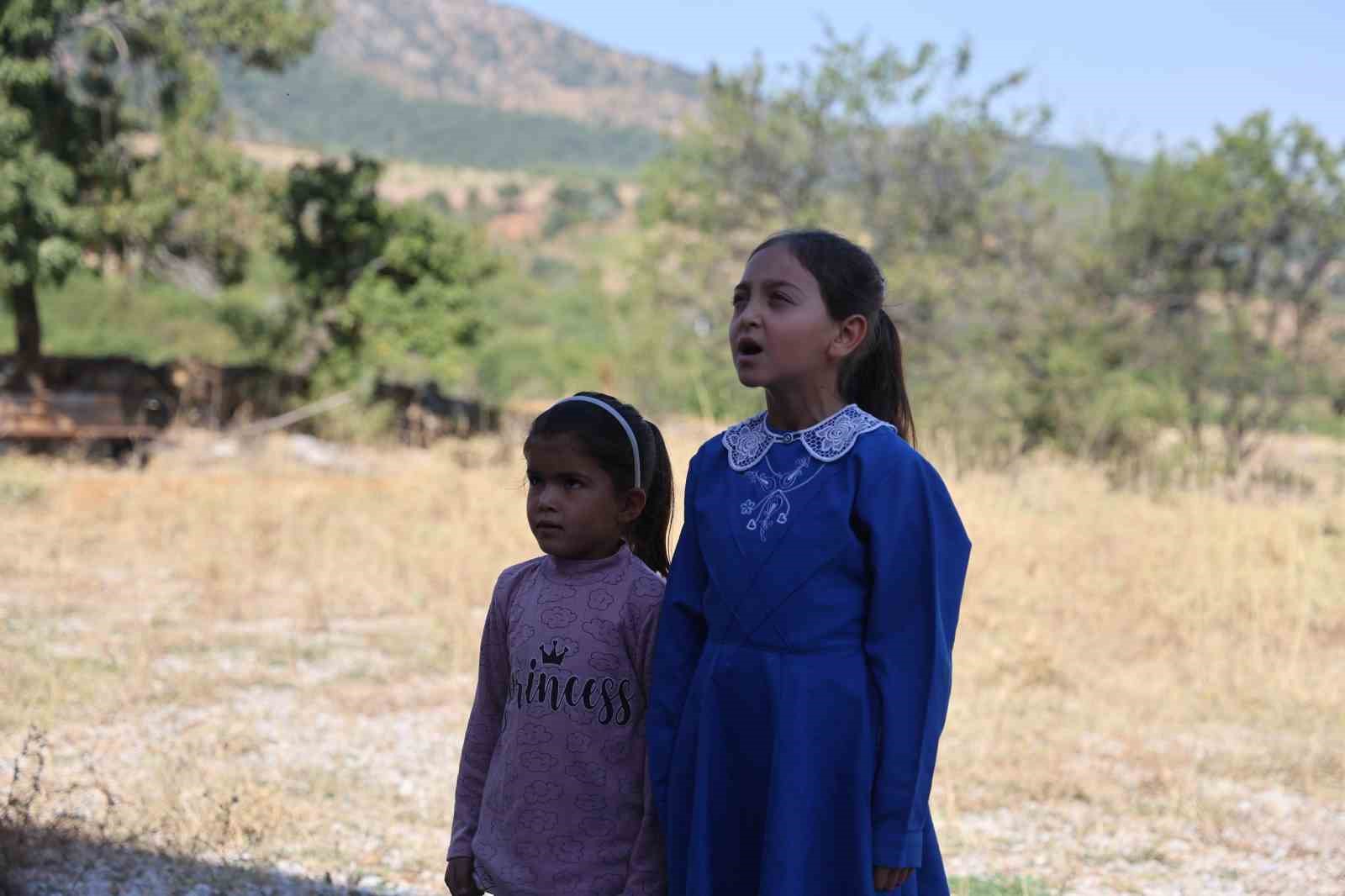 Konya’da bir ilkokulda 2 öğrenci ve 1 öğretmen için ilk ders zili çaldı