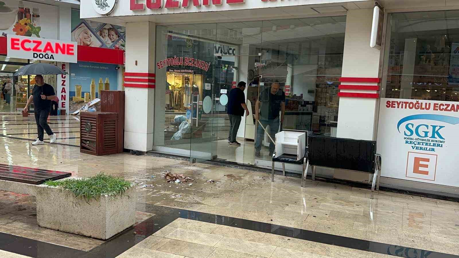 Fatsa’da sağanak yağış hayatı felç etti: Ev ve iş yerlerini su bastı