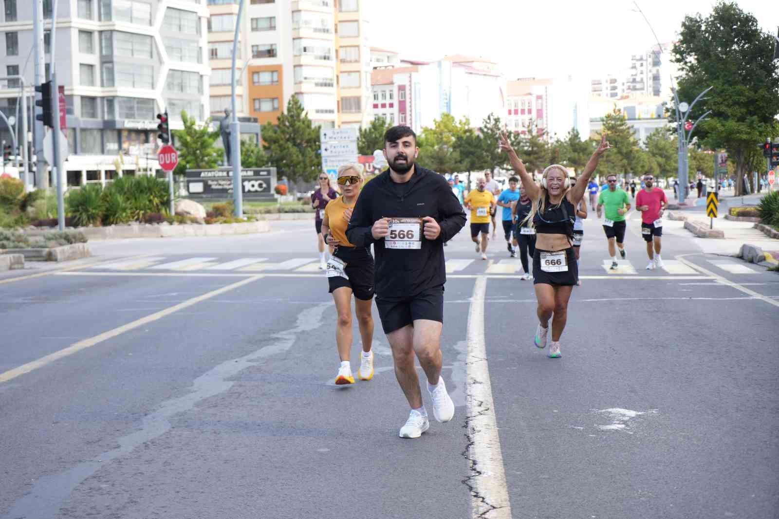 Niğde&rsquo;de 3. Geleneksel Yarı Maratonu koşuldu