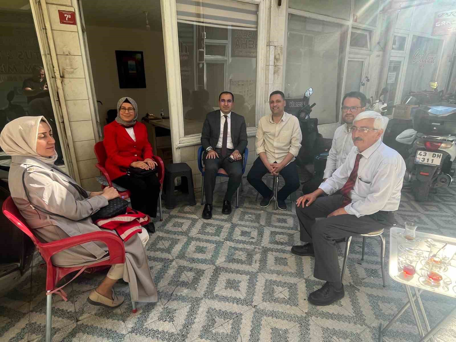Tavşanlı Kaymakamı &Ouml;mer Faruk &Ouml;zdemir esnafın nabzını tutuyor