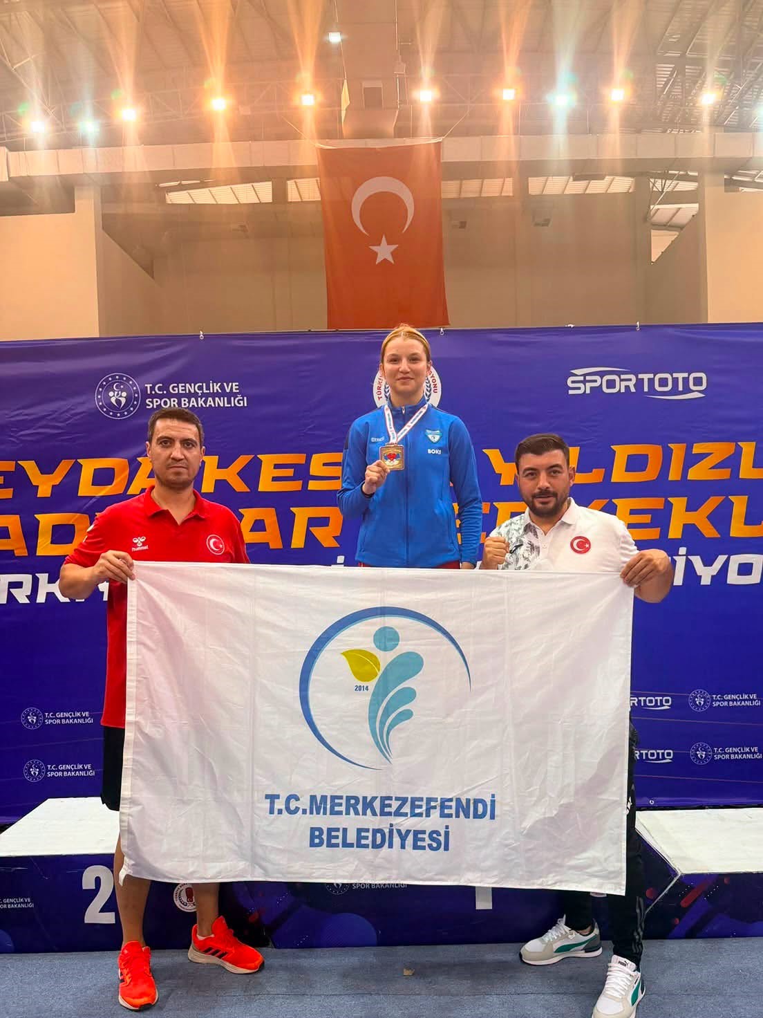 Merkezefendi&rsquo;nin başarılı boks&ouml;r&uuml; Kaymak&ccedil;ı T&uuml;rkiye şampiyonu oldu