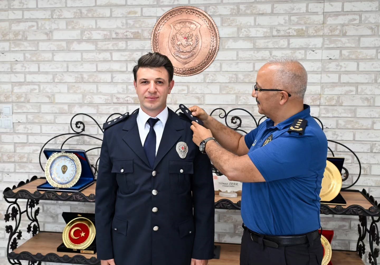 Bolu’da başkomiserliğe terfi eden polislere rütbeleri takıldı
