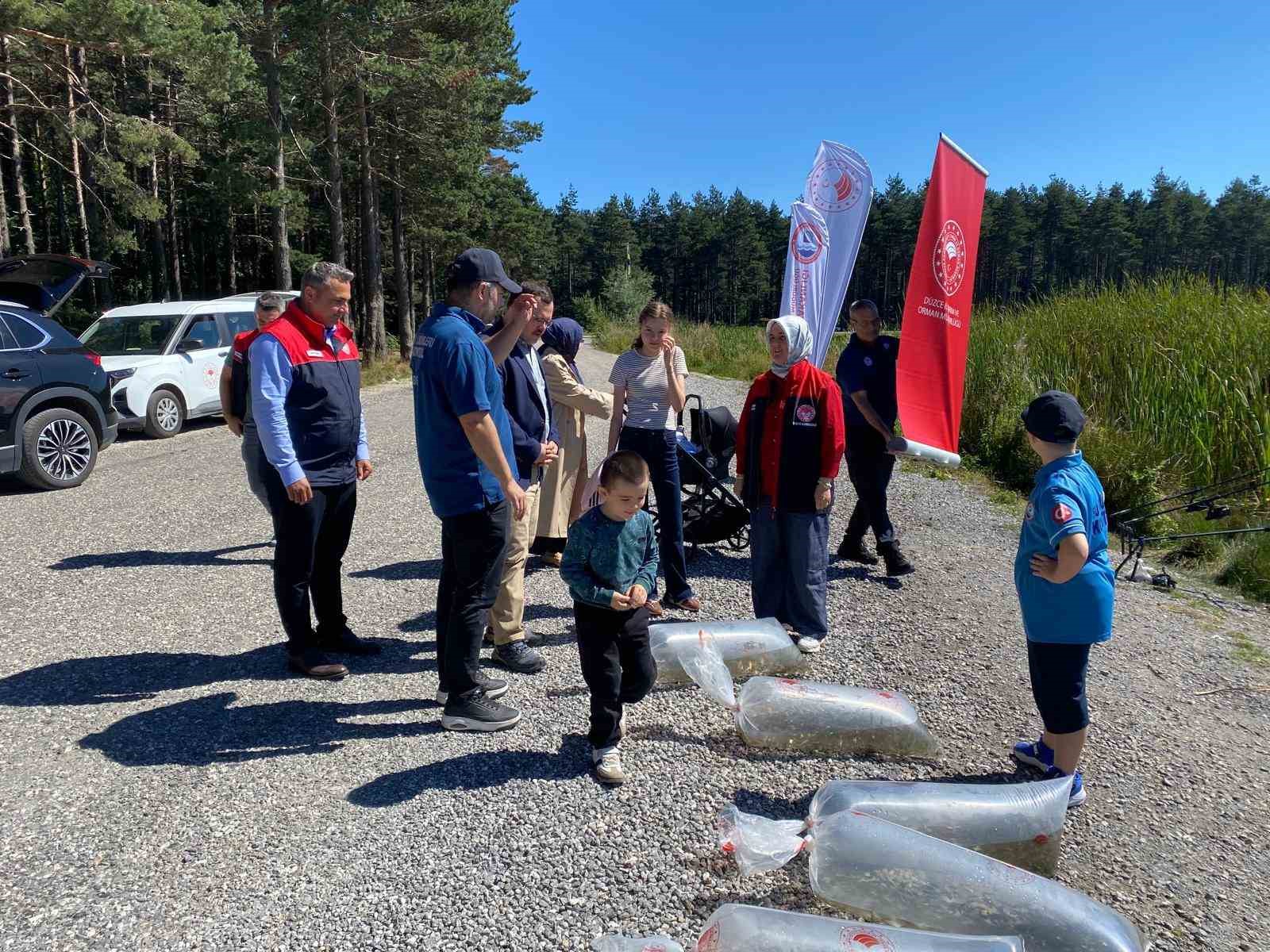 Topuk Yaylası G&ouml;letine 25 bin sazan yavrusu bırakıldı