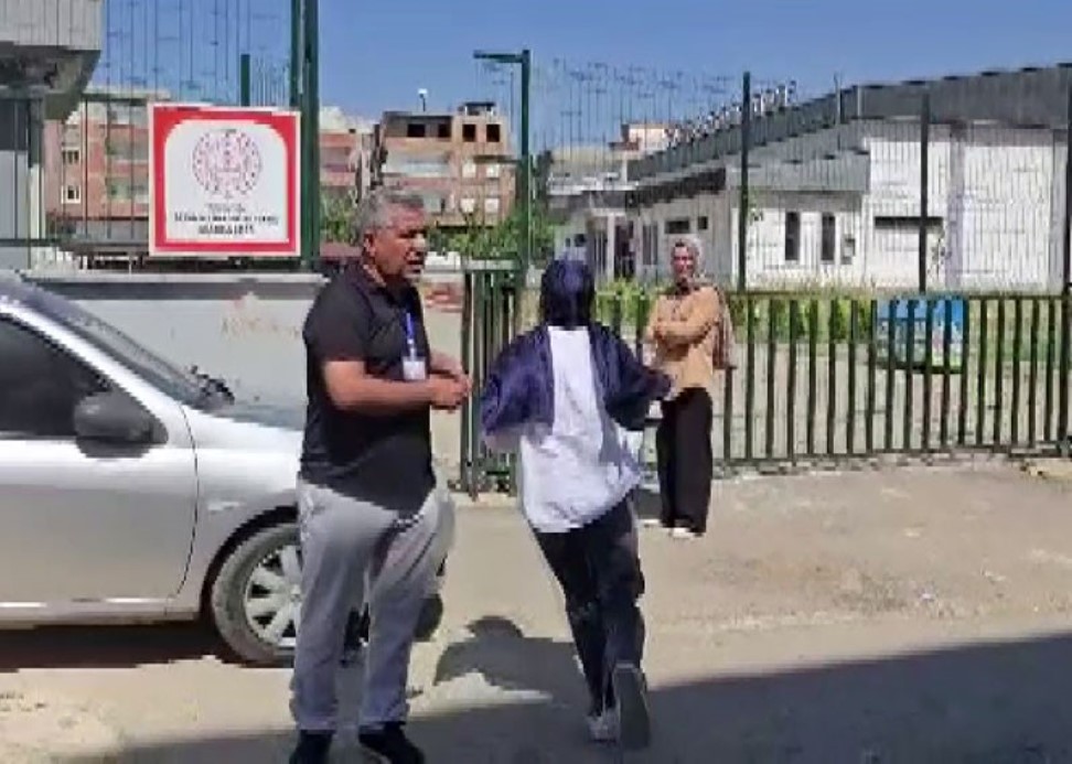 YKS heyecanı: Kimi son dakika yetişti, kimi geç kaldı, kimi gözyaşlarına boğuldu